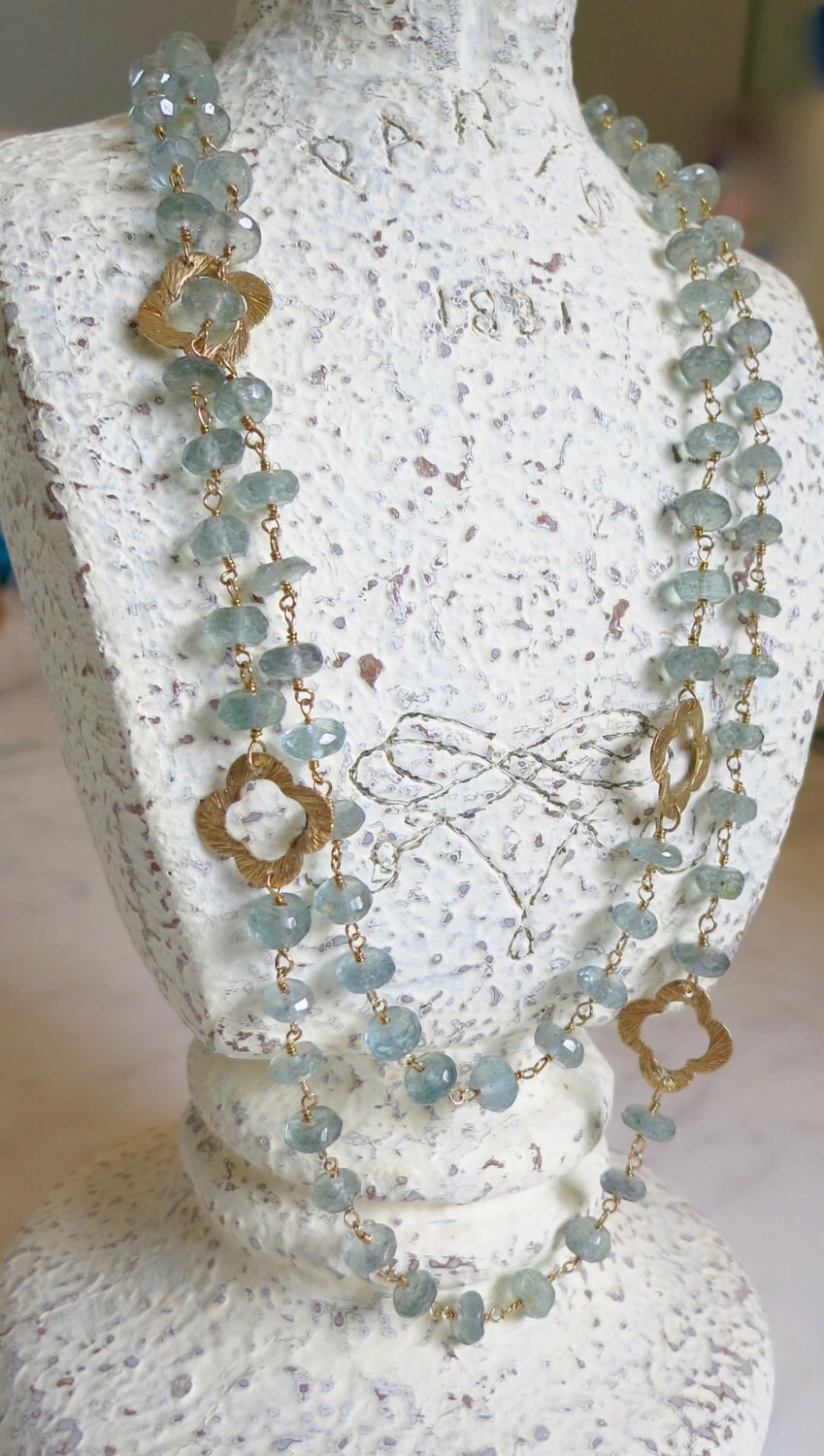 Moos Aquamarin Halskette, März Geburtsstein, Gold Vermeil Quatrefoil Ozean Blau, Schmuck, Sommerhochzeit Moos Aquamarin Halskette, März Geburtsstein, Gold Vermeil Quatrefoil Ozean Blau, Schmuck, Sommerhochzeit von LavenderWorkshops