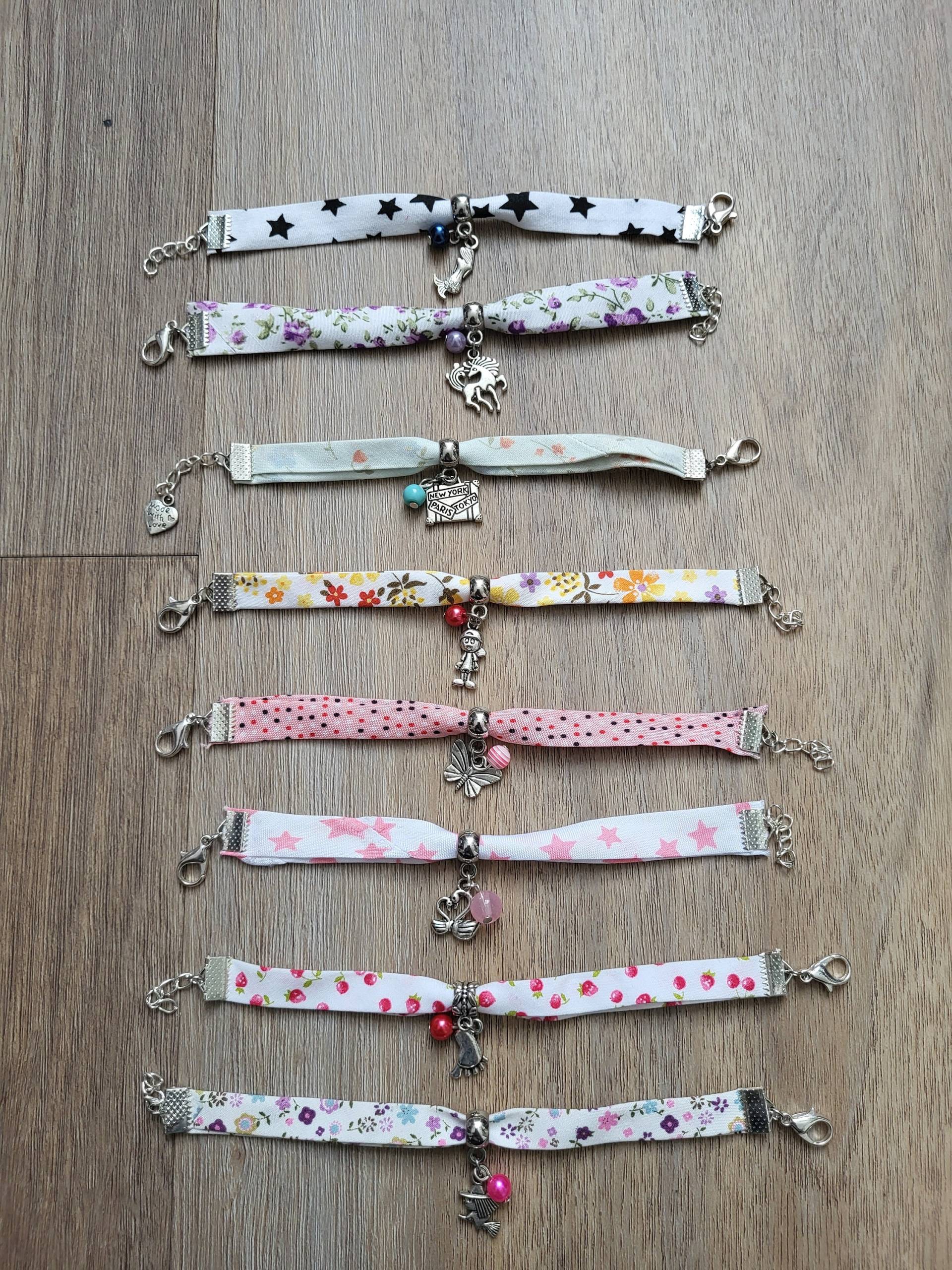 Liberty-Armband Mit Charm, Handgefertigt Liberty-Armband Mit Charm, Handgefertigt von Lavieenfimo