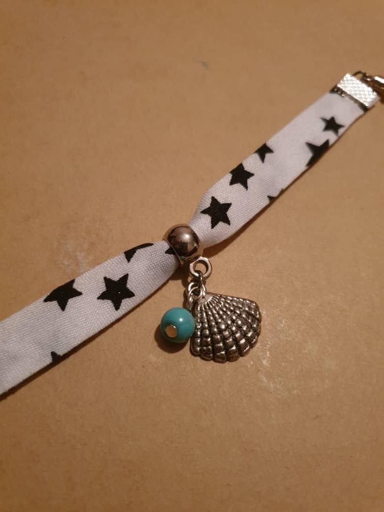 Liberty-Armband Mit Charm, Handgefertigt Liberty-Armband Mit Charm, Handgefertigt von Lavieenfimo
