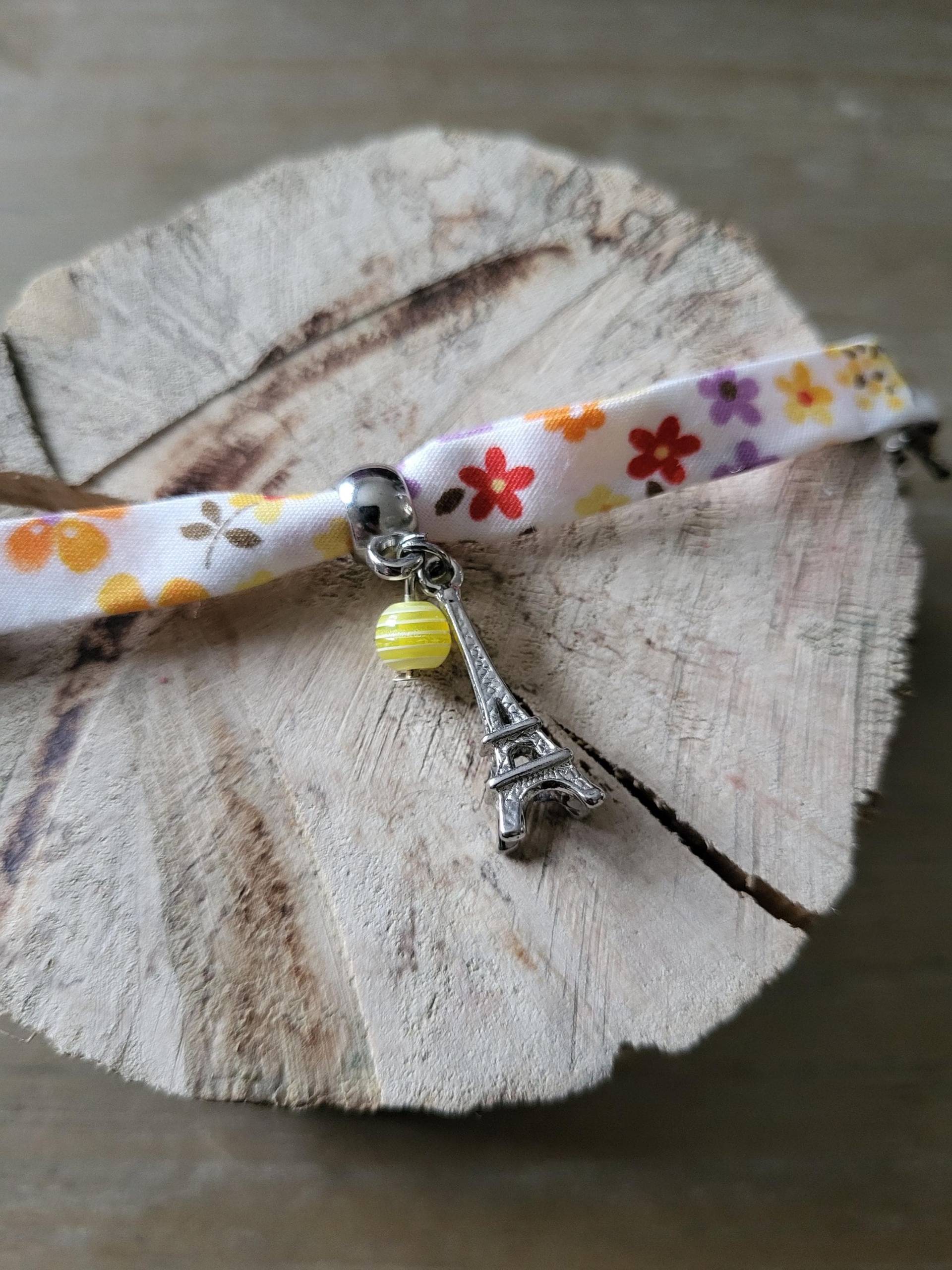 Liberty-Armband Mit Charms, Handgefertigt Liberty-Armband Mit Charms, Handgefertigt von Lavieenfimo