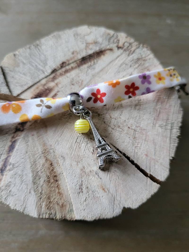 Liberty-Armband Mit Charms, Handgefertigt Liberty-Armband Mit Charms, Handgefertigt von Lavieenfimo