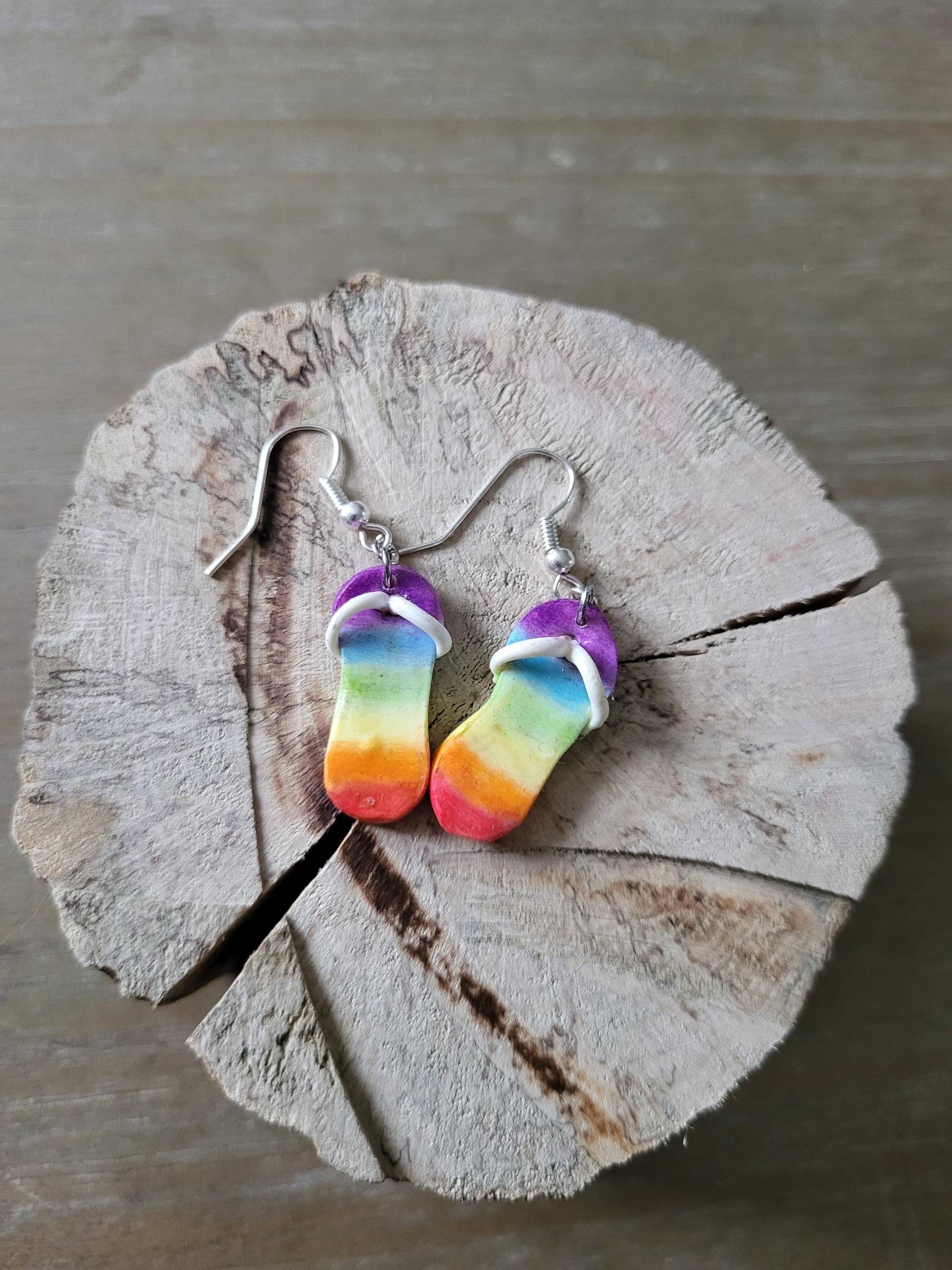 Regenbogen Flip Flop Ohrringe, Handgefertigter Modeschmuck Regenbogen Flip Flop Ohrringe, Handgefertigter Modeschmuck von Lavieenfimo