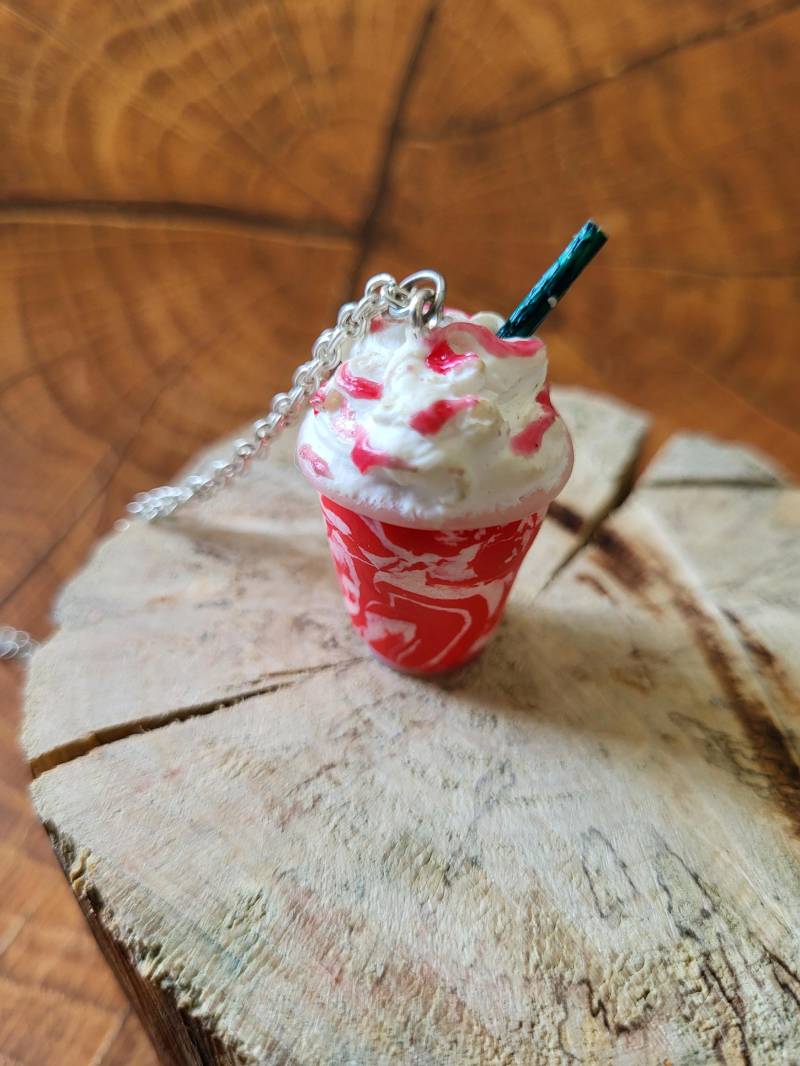 starbucks Erdbeer-Halskette von Lavieenfimo