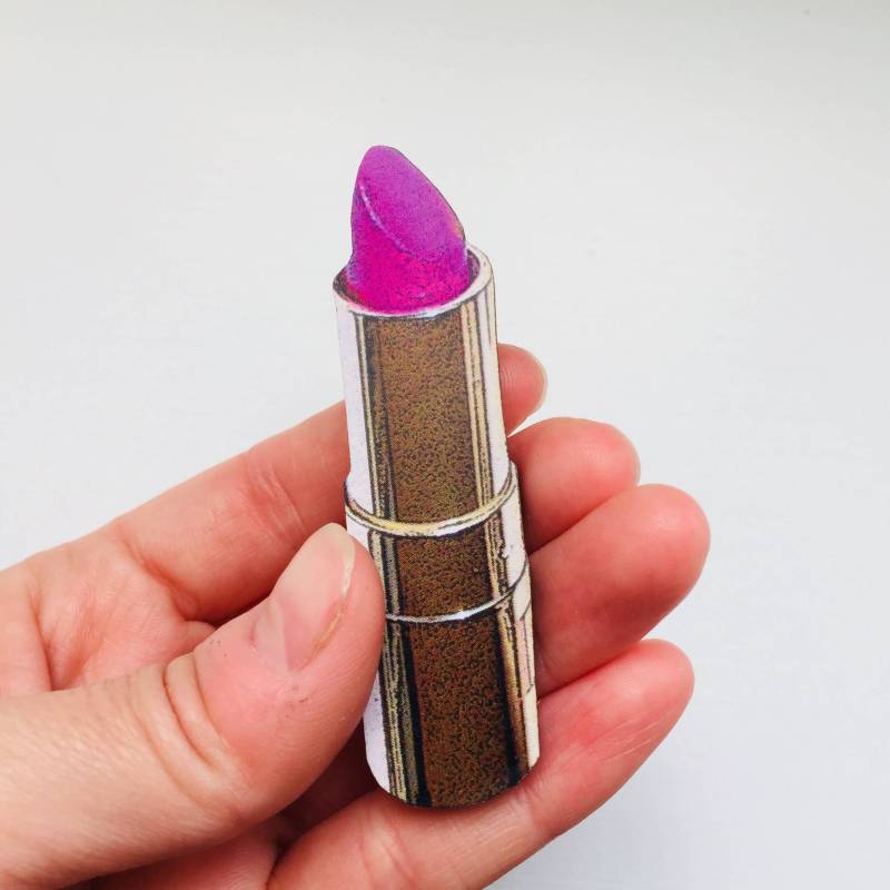 Braun Gold Und Rosa Lippenstift Brosche Make Up Pin Geburtstag Holz Geschenk Für Stocking Filler Stuffer Schmuck Retro Kragen von LaviniasTeaParty