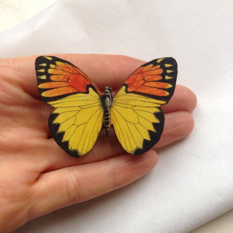 Gelb Orange Schmetterling Wald Holz Brosche Geburtstag Geschenk Rosen Natur Wildtiere Kleine Insekt Einzigartig Für Ihre Schmetterlinge von LaviniasTeaParty