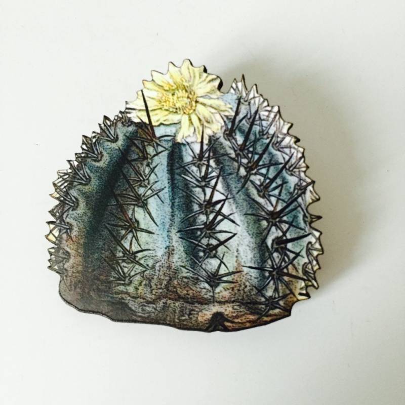 Grüner Kaktus Mit Gelber Blume Retro Dessert Pflanze Sommer Urlaub Strand Holz Brosche Geburtstagsgeschenk Geschenk Einzigartig Für Sie Ihn von LaviniasTeaParty