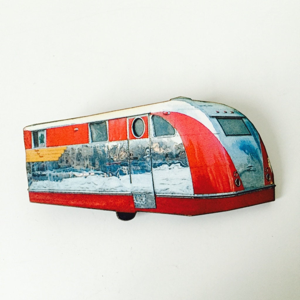 Rot Und Silber Wohnwagen Retro Caravaning Camping Strand Meer Holz Brosche Geburtstagsgeschenk Geschenk Einzigartig Für Sie Ihn von LaviniasTeaParty