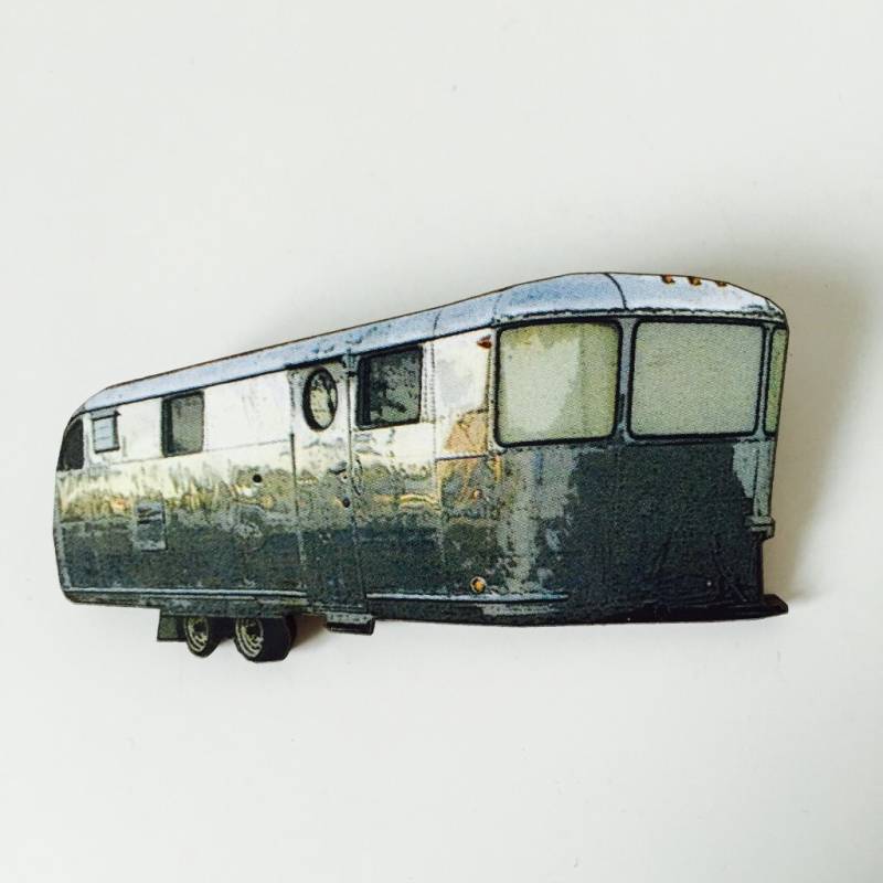 Silber Stream Caravan Retro Pin Caravaning Camping Strand Meer Holz Brosche Geburtstagsgeschenk Geschenk Einzigartig Für Sie Ihn von LaviniasTeaParty