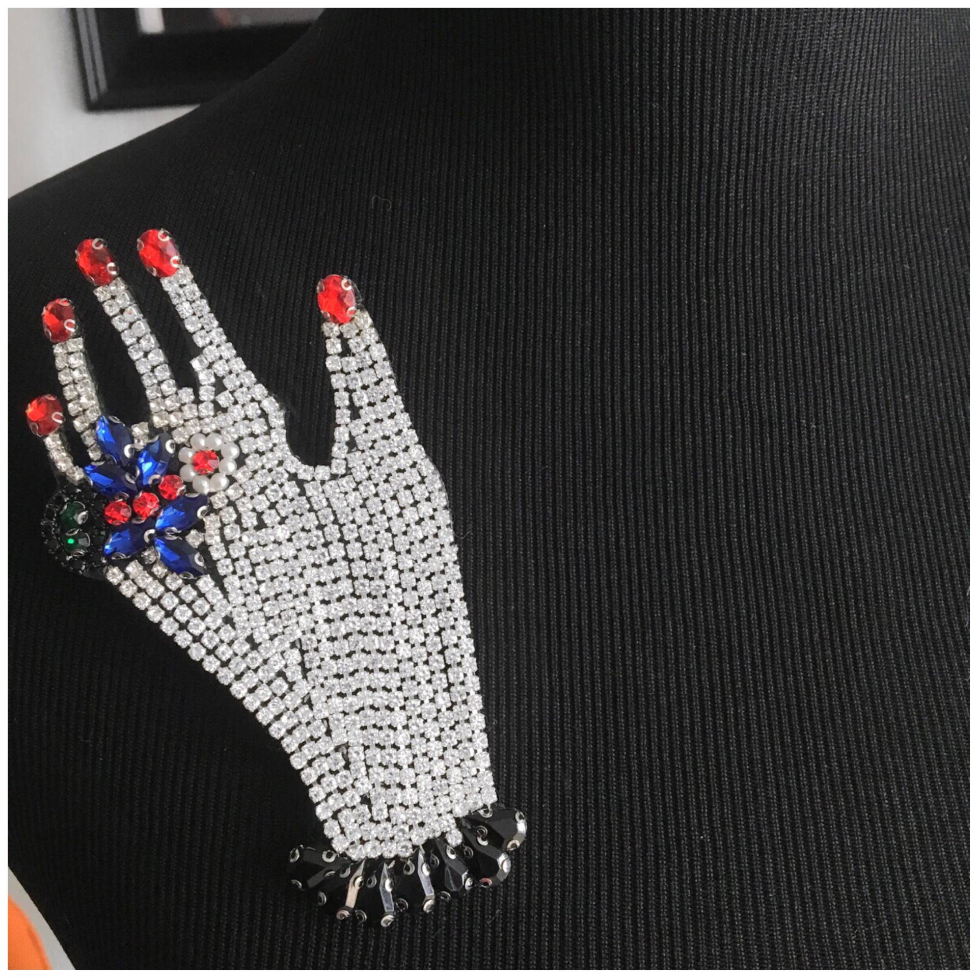 Brosche Bling Me Out Handbrosche Brosche Bling Me Out Handbrosche von LavishandLuxx