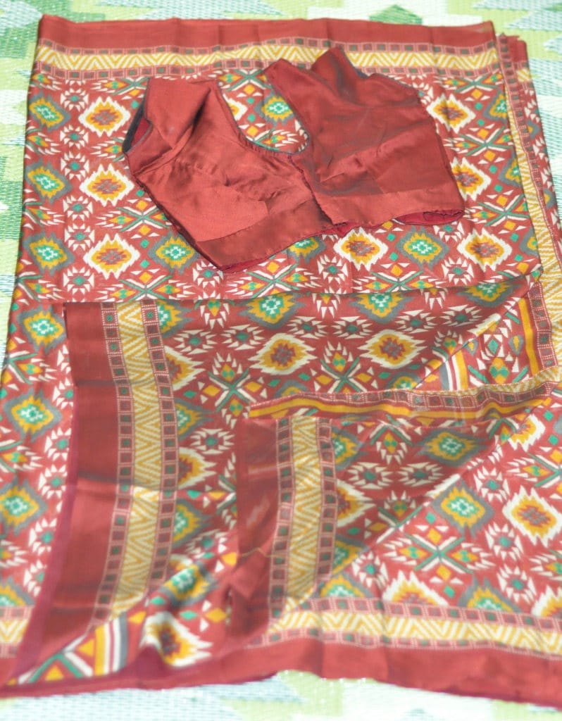 Sale 25% Rabatt Rot Und Grüncrepe Ikkat Pochampally Saree Borte Vorstich Designer Golden Bluse Bollywood Black Friday von LaxmiFashions