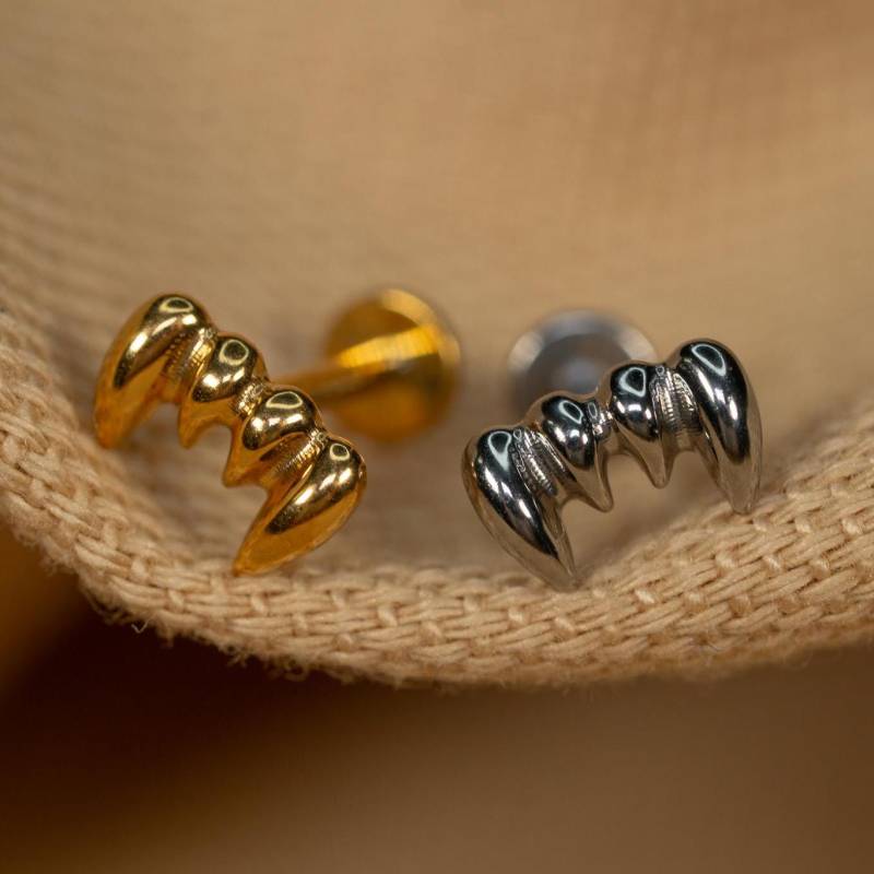 16G Vampirzähne Flat Back Stud - Screw Gothic Style Ohrringe Knorpel Piercing Helix Gold Silber Lj29.24 von LayaliJewels