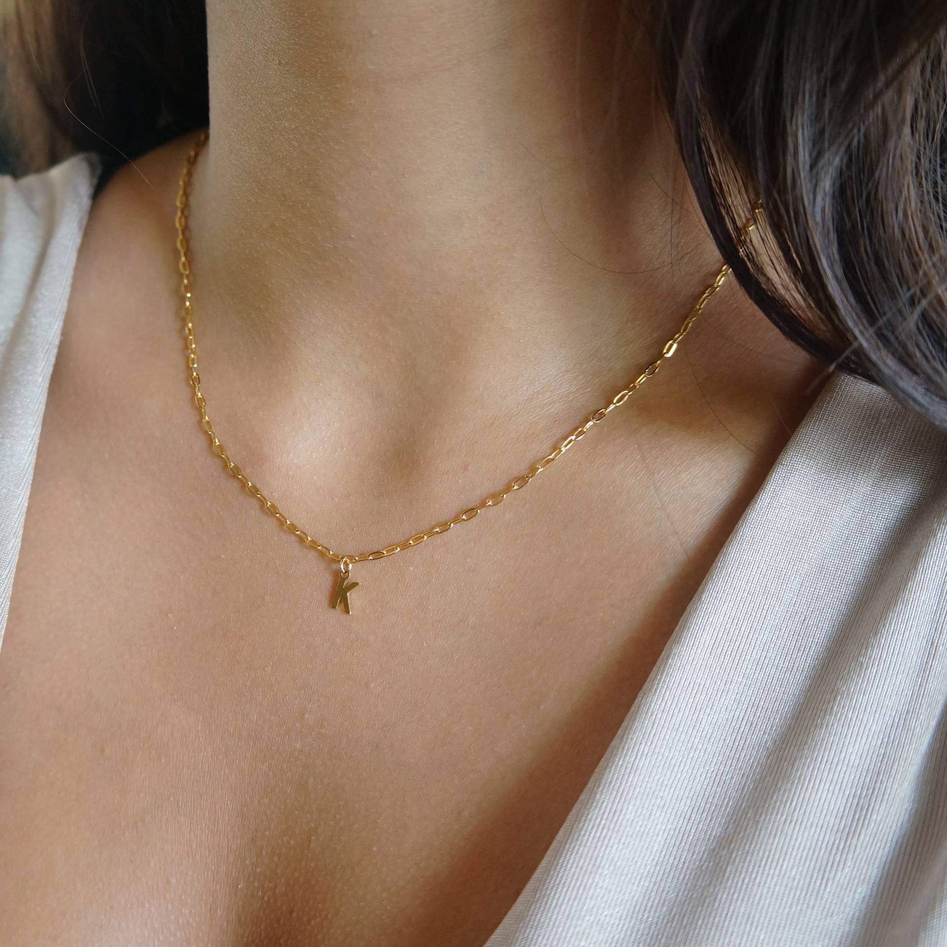 18Kt Winzige Anfangsbuchstabe Halskette Wasserabweisend Zierliche Gold Anfangscharme Name Benutzerdefinierte Geschenkidee Für Frauen von LayerIt