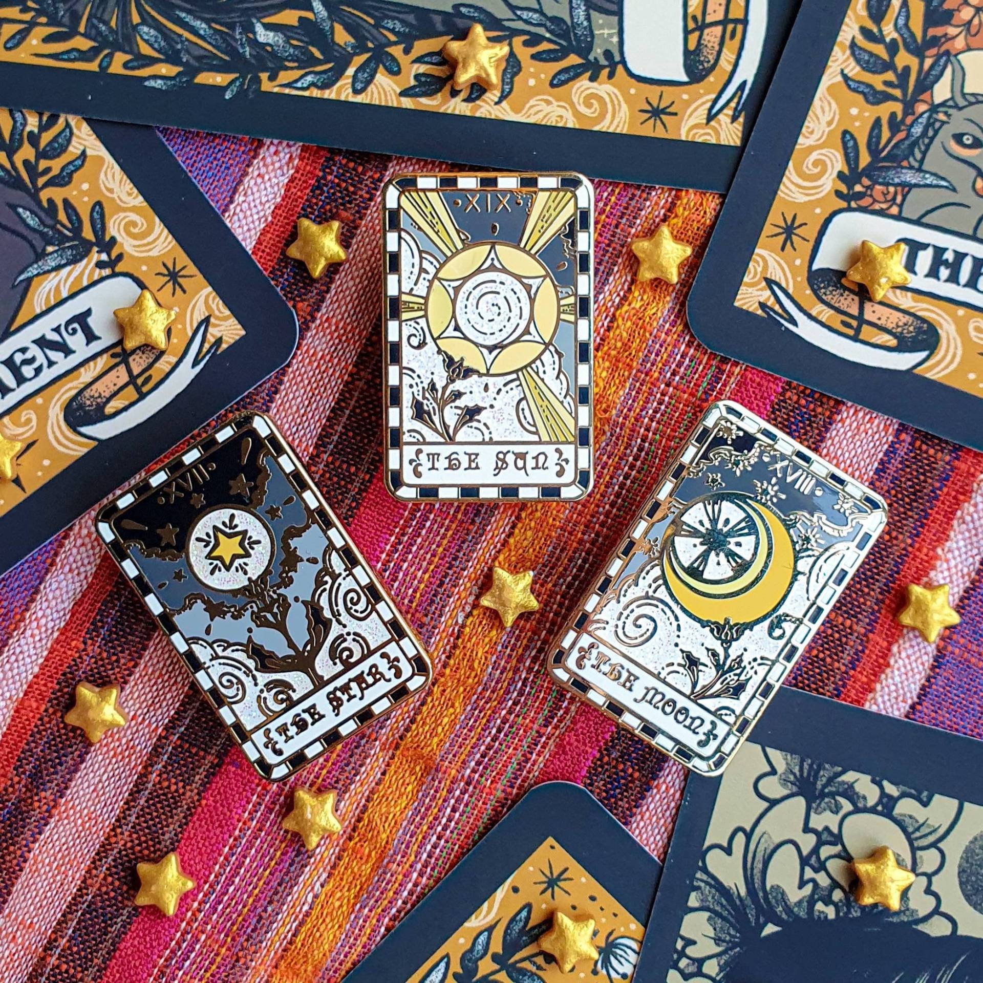 Celestial Tarot Karten. Emaille Pin. Hart Witchy Anstecker. Alles Sehende Auge Glitzer. Die Sonne. Der Mond. Stern. Brosche von LaylaAshtarShrine