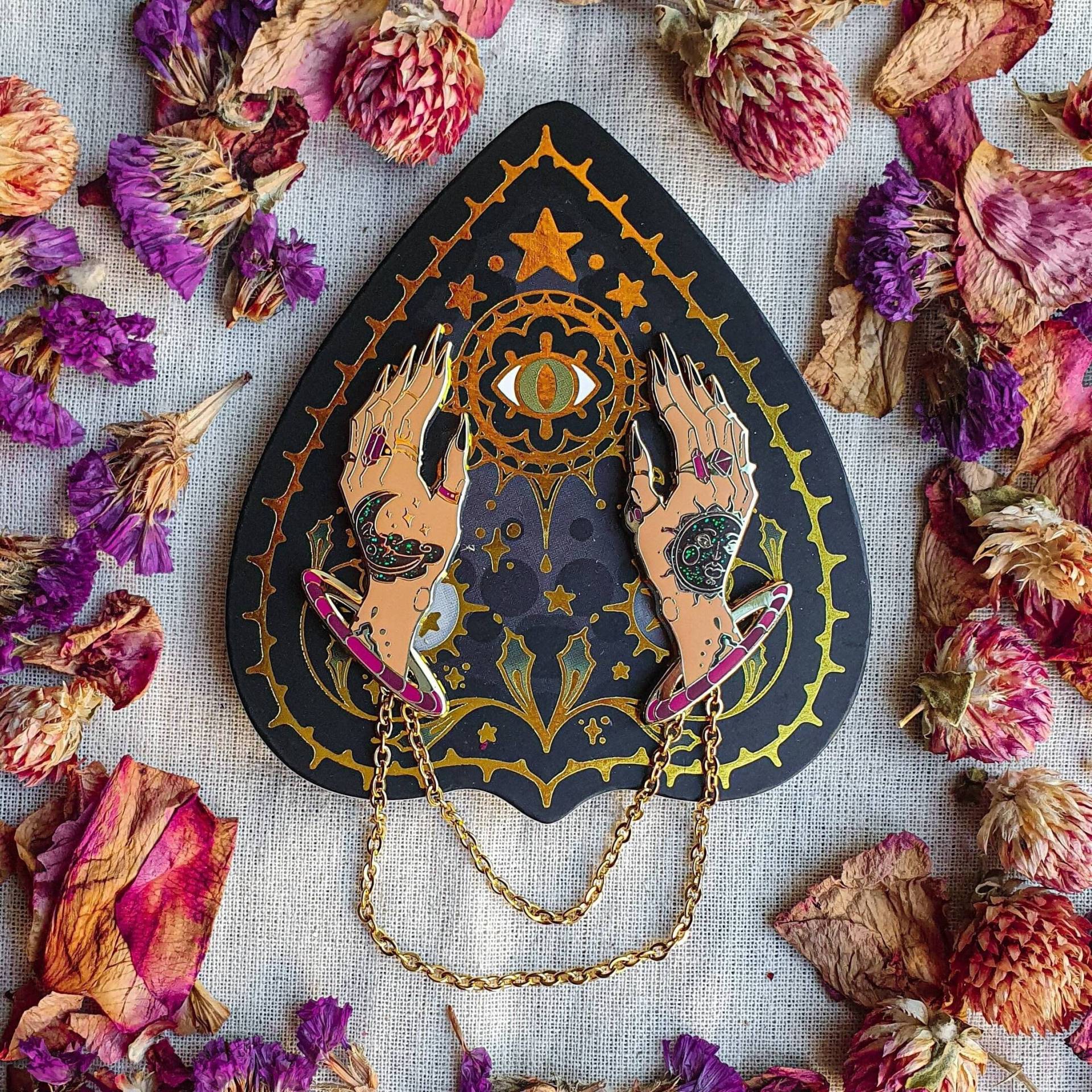 Granat. Hellsichtige Sonnen Und Mond Hände, Handemaillierte Pins, Hellsichtige Statement Accessoires. Sonnenstein. Kragenstifte. Stifte Set. Sonne von LaylaAshtarShrine