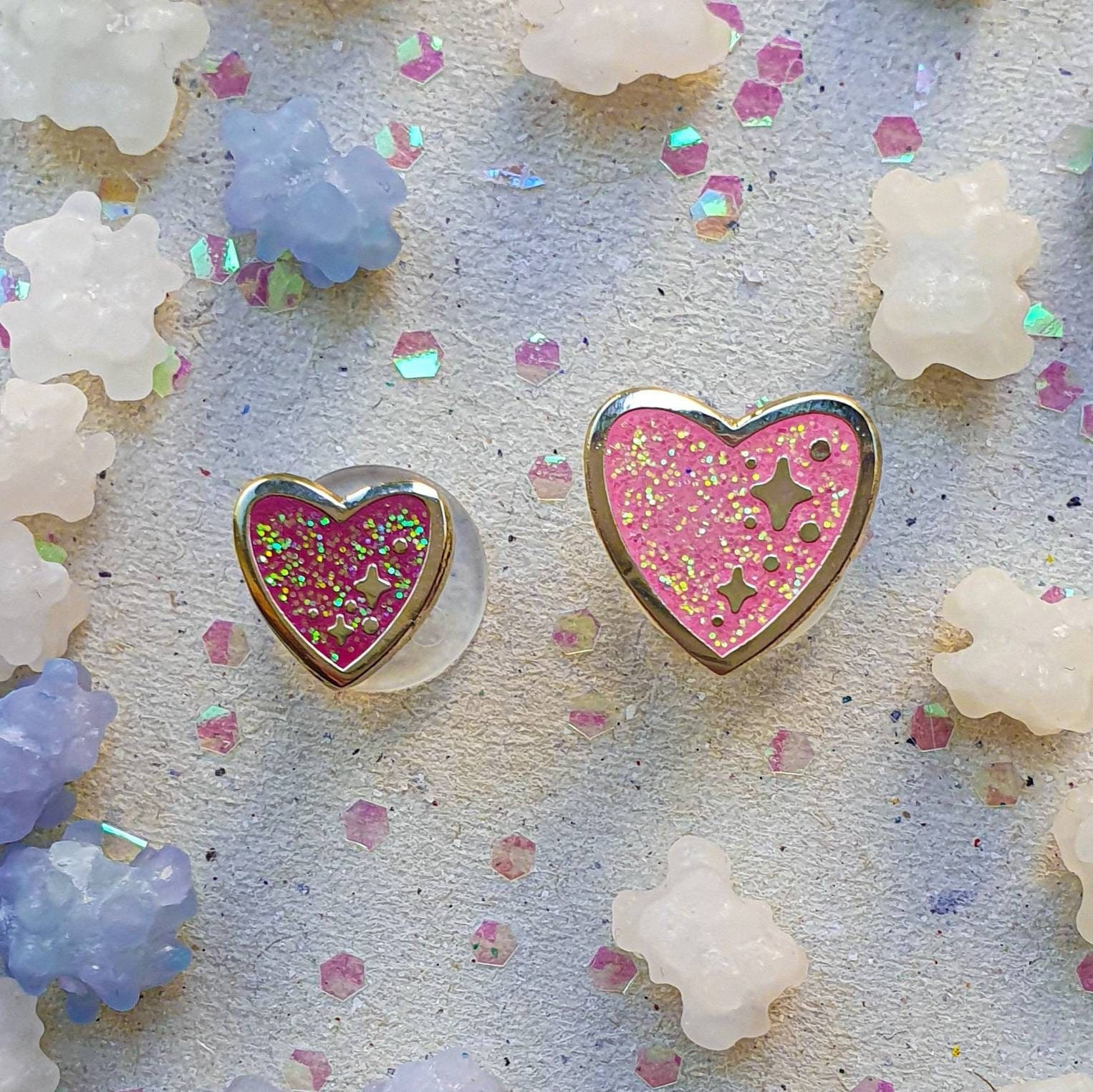 Herzen Minis Set. Emaille Pin. Glitzer Pinnwandfüller. St. Valentin Herzen. Mini Stifte Set. Goldemail. Herz von LaylaAshtarShrine