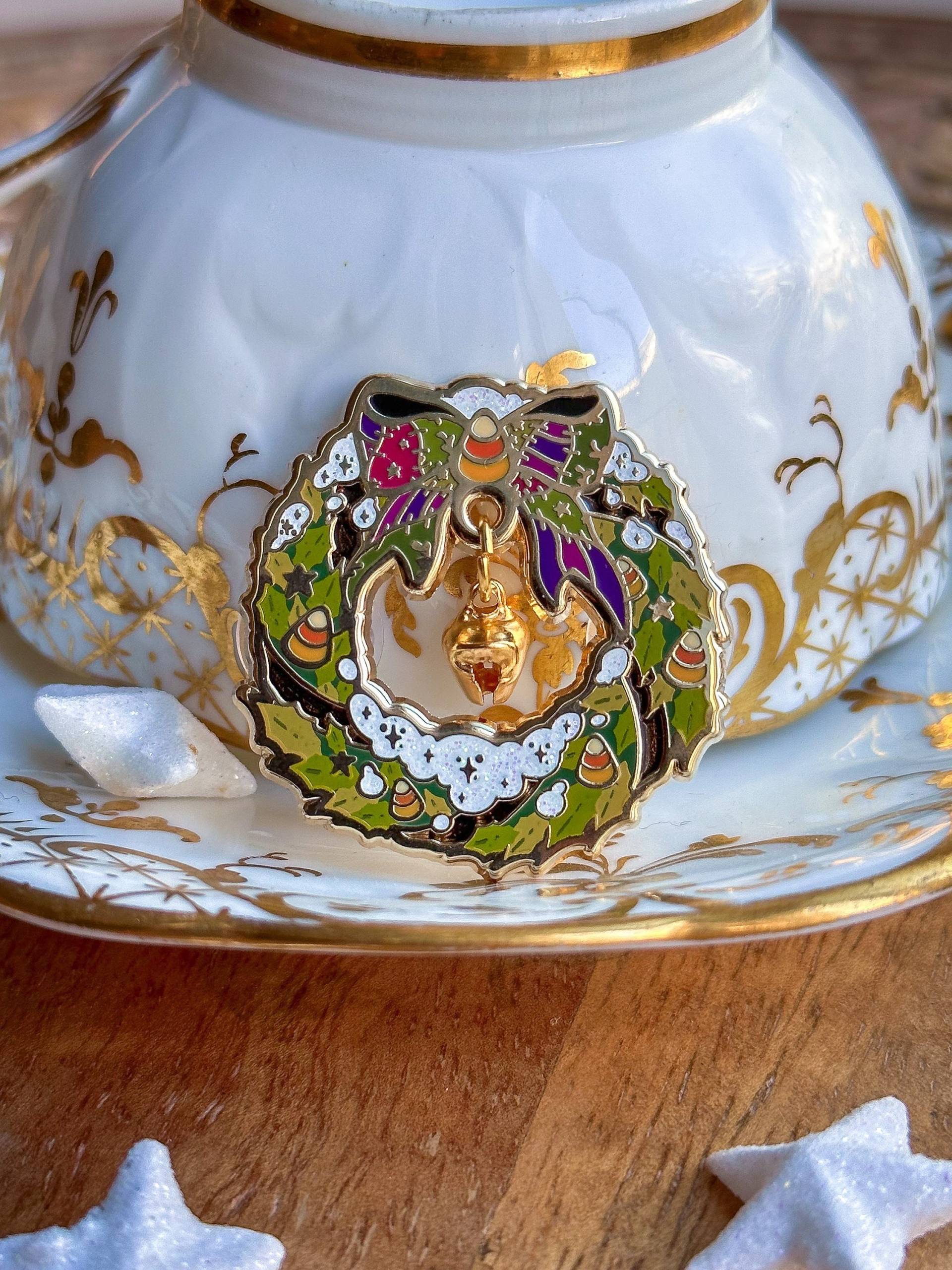 Weihnachtskranz. Pin Aus Emaille. Emaille Pin. Witchy Zuckermais. Anstecker. Pins. Glitzer. Stifte Gesetzt. Halloweens von LaylaAshtarShrine