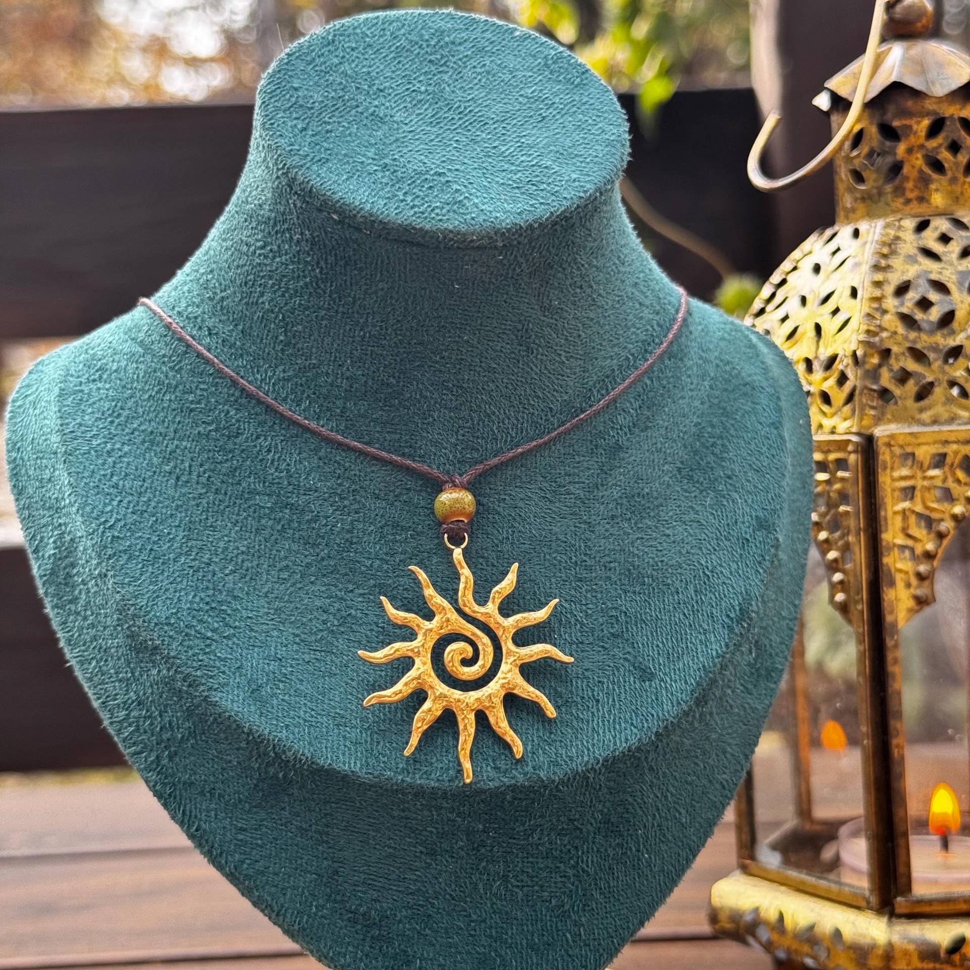 Spiralkette Mit Anhänger Sonne Aus Edelstahl Und Keramikperle Sommerlicher Erdiges Boho Hippie Geburtstagsgeschenk Spiralkette Mit Anhänger Sonne Aus Edelstahl Und Keramikperle Sommerlicher Erdiges Boho Hippie Geburtstagsgeschenk von LaylaBlossomJewelry