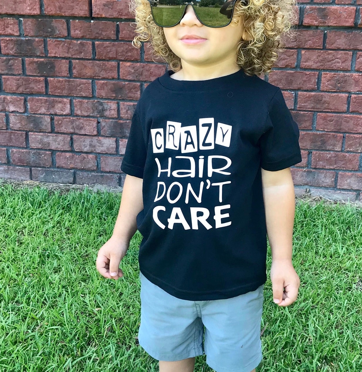 Verrückte Haare Sind Egal. Kindertee Shirt Verrückte Haare Sind Egal. Kindertee Shirt von LaylasDesignCompany