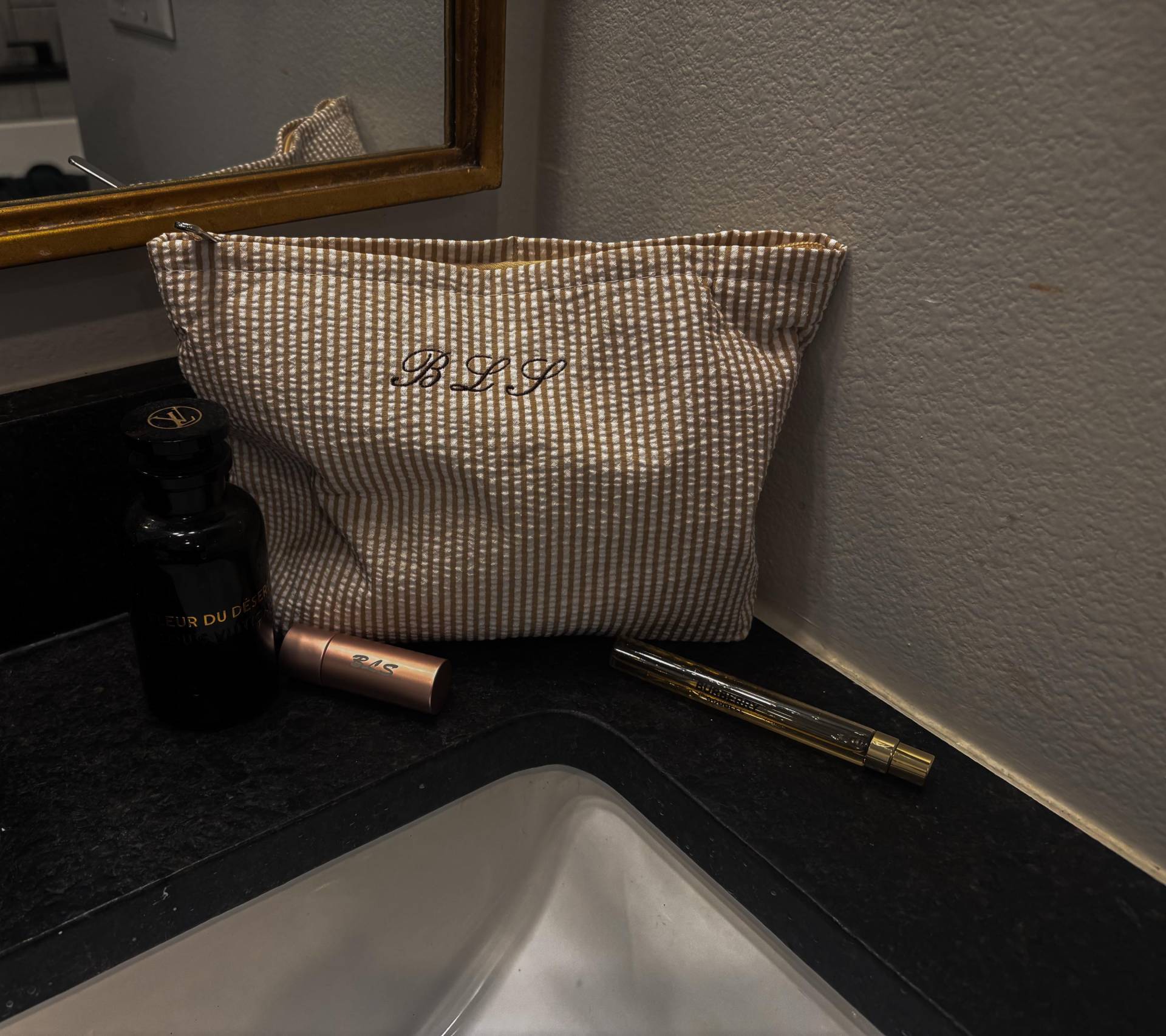 Bestickte Seersucker Schminktasche Und Kosmetiktasche Geschenk Für Sie | Muttertagsgeschenk Aus Baumwolle Brautjungfer Reisetasche Bestickte Seersucker Schminktasche Und Kosmetiktasche Geschenk Für Sie | Muttertagsgeschenk Aus Baumwolle Brautjungfer Reisetasche von LayneLowen