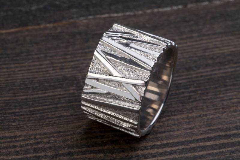 Ein Moderner Bandring, Unisexring, 925 Sterling Silber, 13 Mm Breit Ein Moderner Bandring, Unisexring, 925 Sterling Silber, 13 Mm Breit von LazarevicJewelry