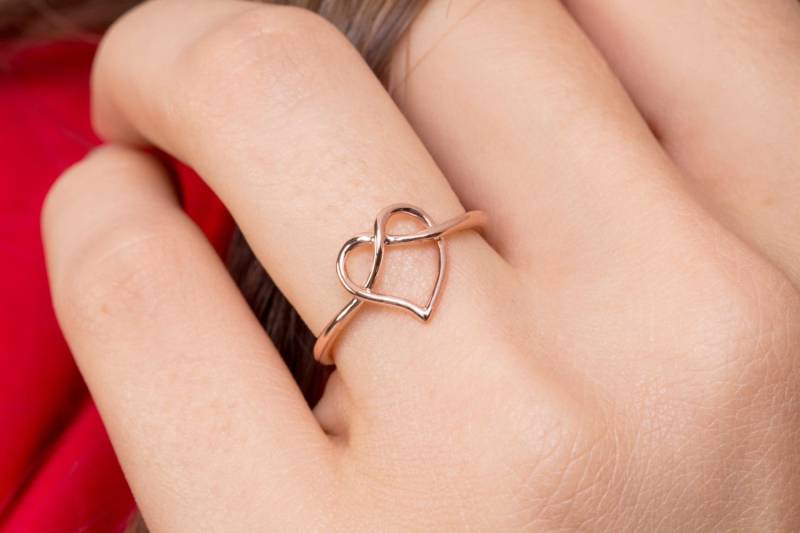 Liebesknoten Ring , Herz Knotenring Unendlich 925 Sterling Silber | Klein Liebesknoten Ring , Herz Knotenring Unendlich 925 Sterling Silber | Klein von LazarevicJewelry