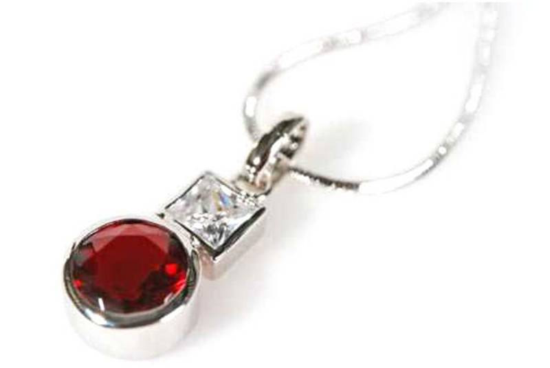 Le Bijou Kette mit Anhänger Glimmer Jewels, Zirkon-Anhänger und Carre Markenkristall aus Österreich mit Kette von Le Bijou