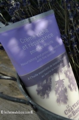 Le Chateau du Bois: 150 ml heilende und nicht fettende Handcreme aus echtem feinen Lavendel der Haute Provence Le Chateau du Bois: 150 ml heilende und nicht fettende Handcreme aus echtem feinen Lavendel der Haute Provence von Le Chateau du Bois