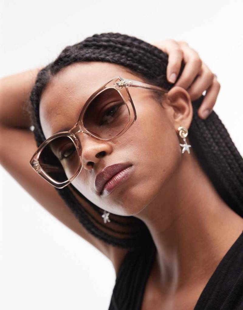 Le Specs - Incantation - Große Cat-Eye-Sonnenbrille in Sand mit grünen Farbverlauf-Gläsern-Braun von Le Specs