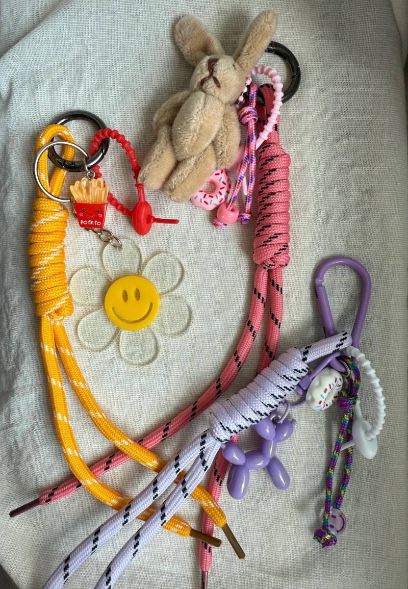 Handgemachter Schlüssel - Und Taschenanhänger Mit Charms | Bunter Taschenschmuck Handgemachter Schlüssel - Und Taschenanhänger Mit Charms | Bunter Taschenschmuck von LeAmiPearls