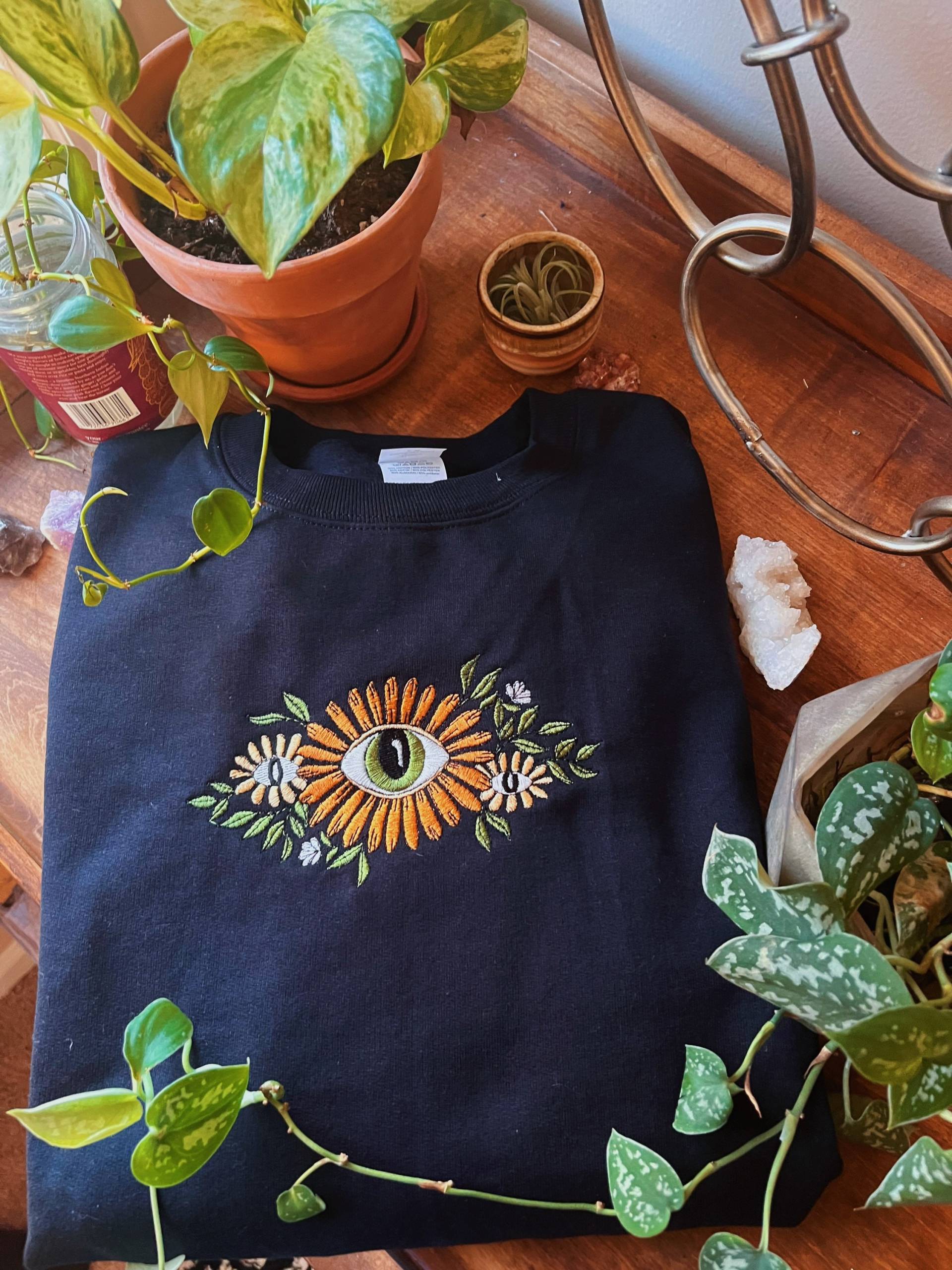 Schwarz Evil Eye Rundhalsausschnitt - Unisex Fleece Pullover Bestickt Besticktes Sweatshirt Hippie Boho Kleidung Schwarz Evil Eye Rundhalsausschnitt - Unisex Fleece Pullover Bestickt Besticktes Sweatshirt Hippie Boho Kleidung von LeBeauDenimCompany