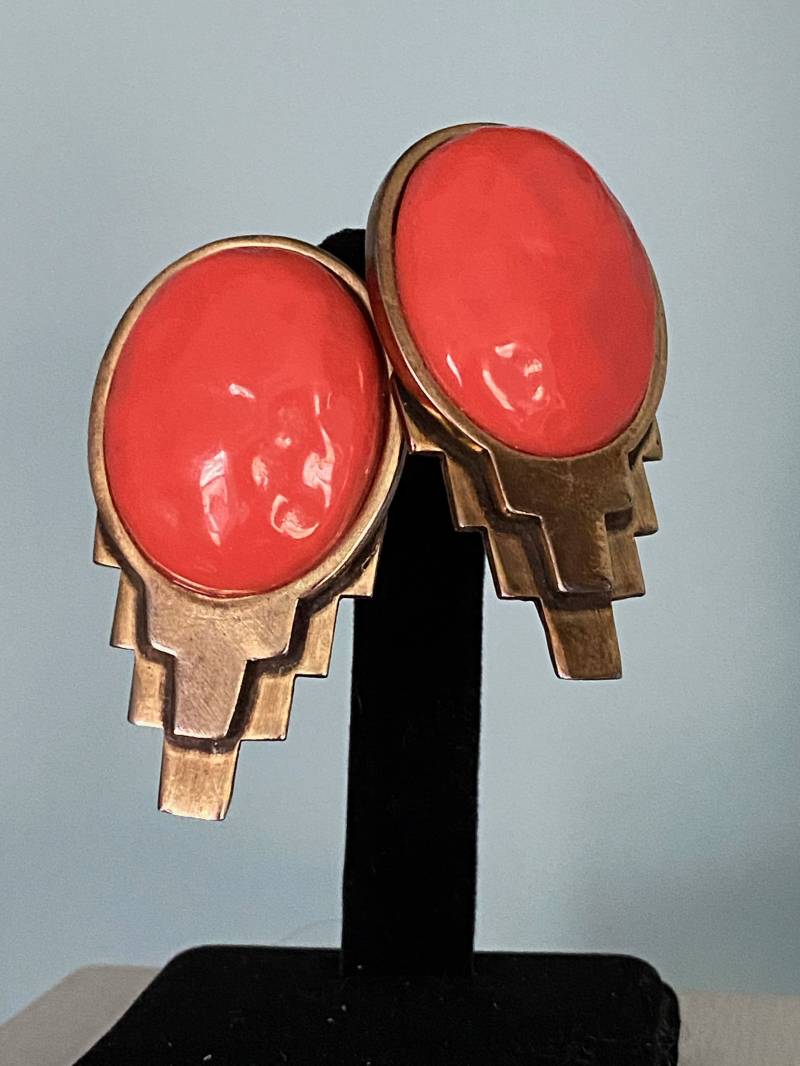 Les Bernard Art Deco Messing & Orange Lucite Ohrclips Les Bernard Art Deco Messing & Orange Lucite Ohrclips von LeBelVintageJewelry