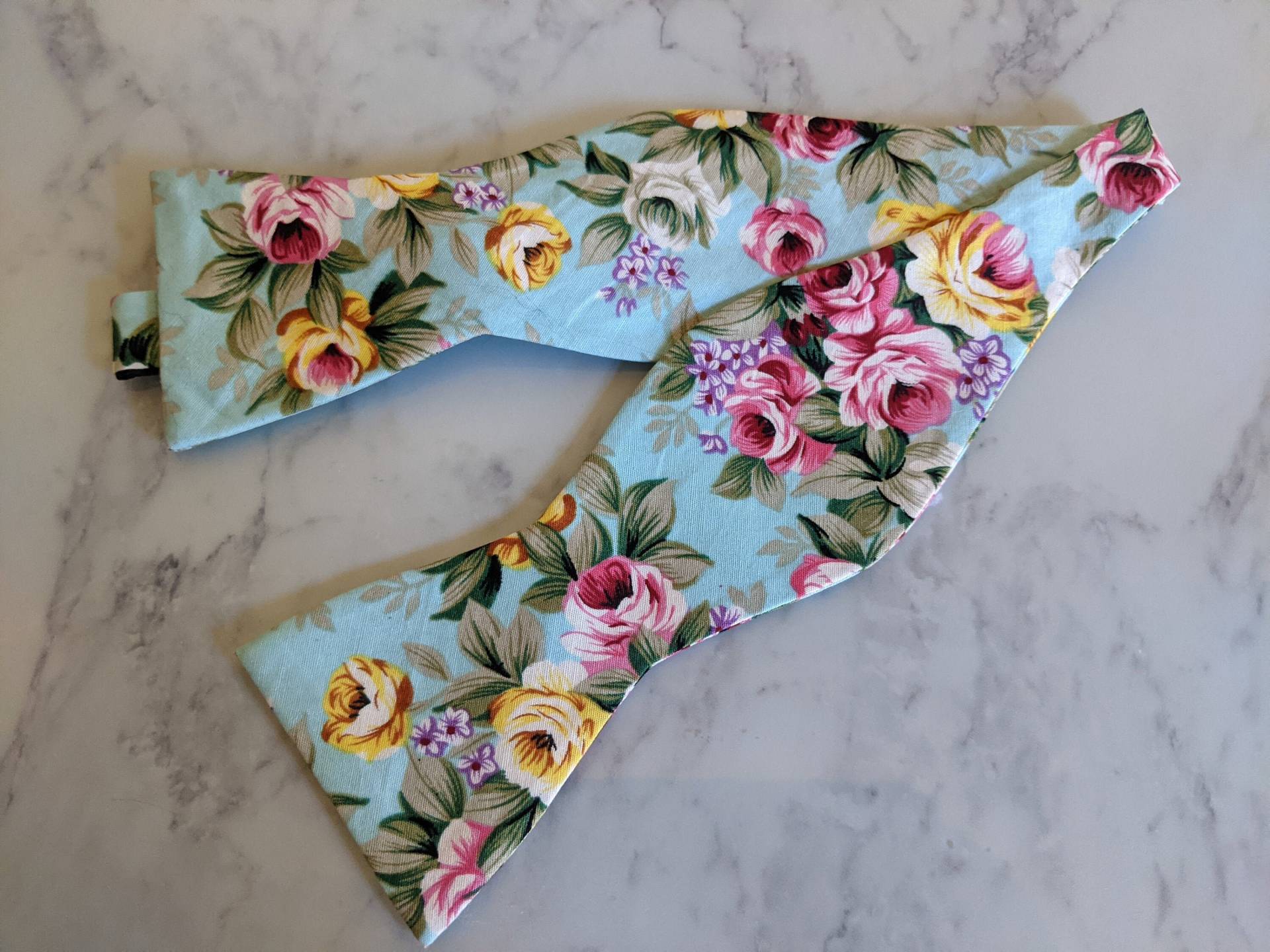 Aqua Floral Fliege | Selbst-Krawatte von LeBonHomme