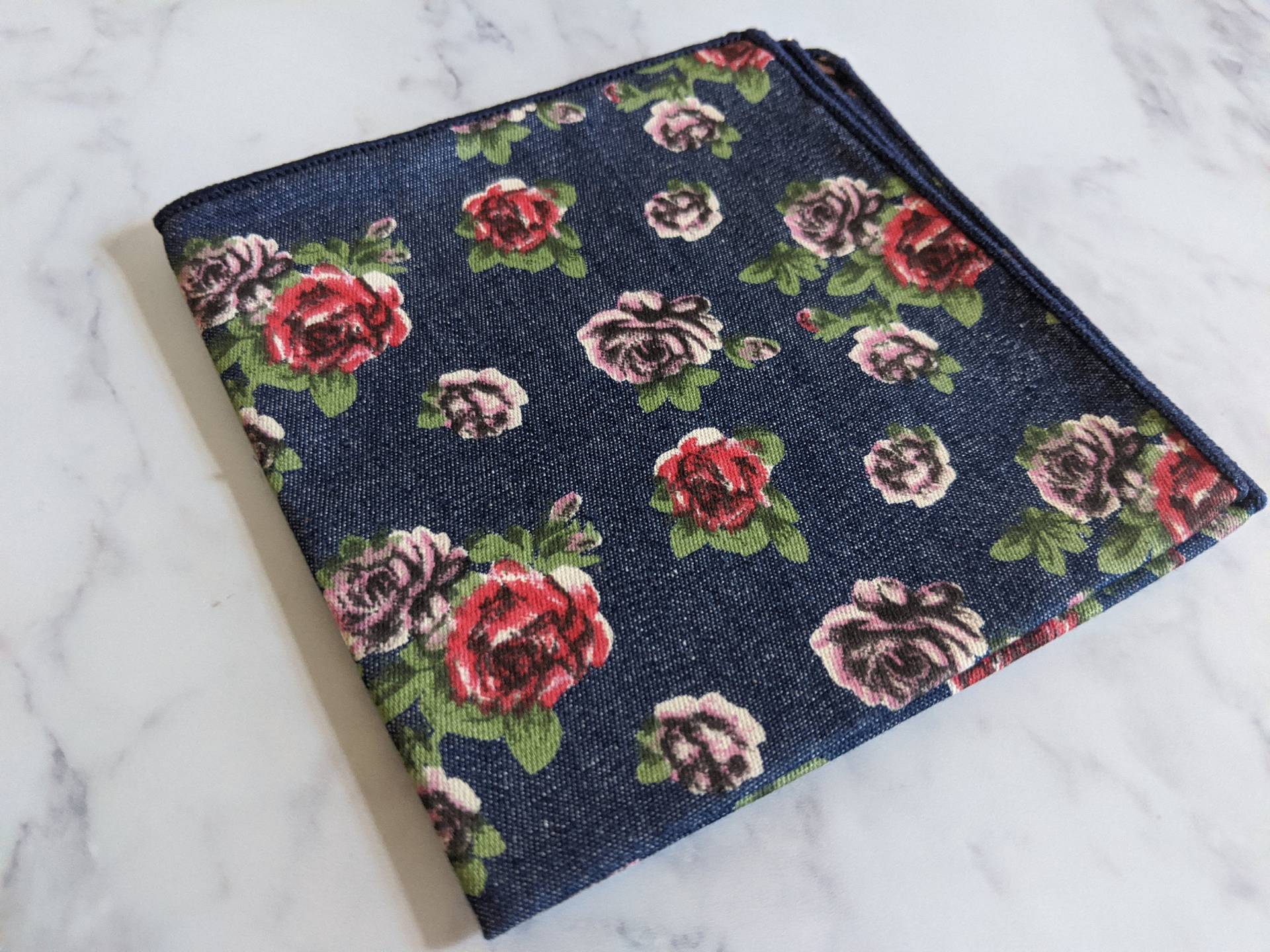 Blau Denim Floral Pocket Square von LeBonHomme