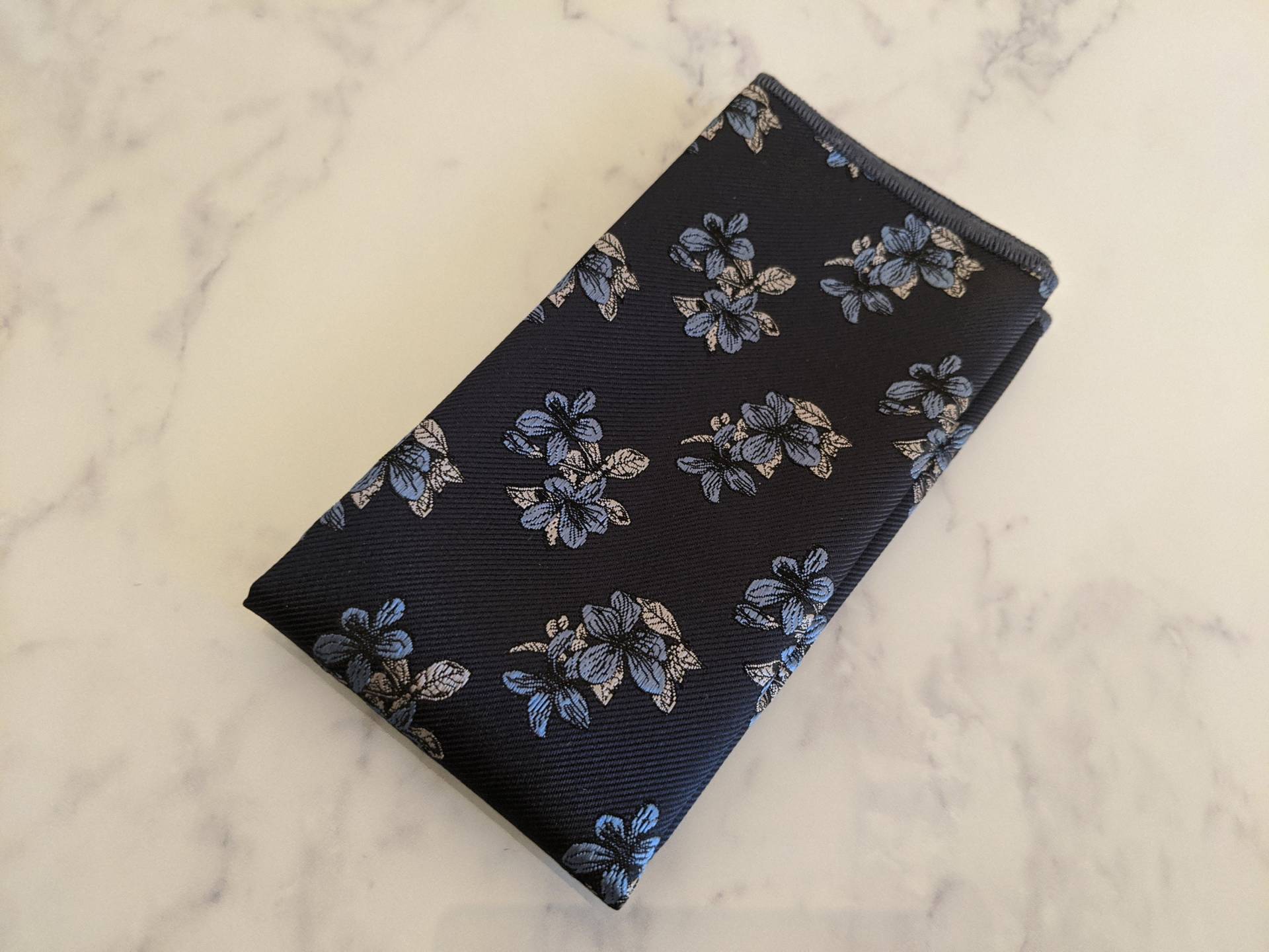 Blaue Blumen Seide Tasche Platz Blaue Blumen Seide Tasche Platz von LeBonHomme