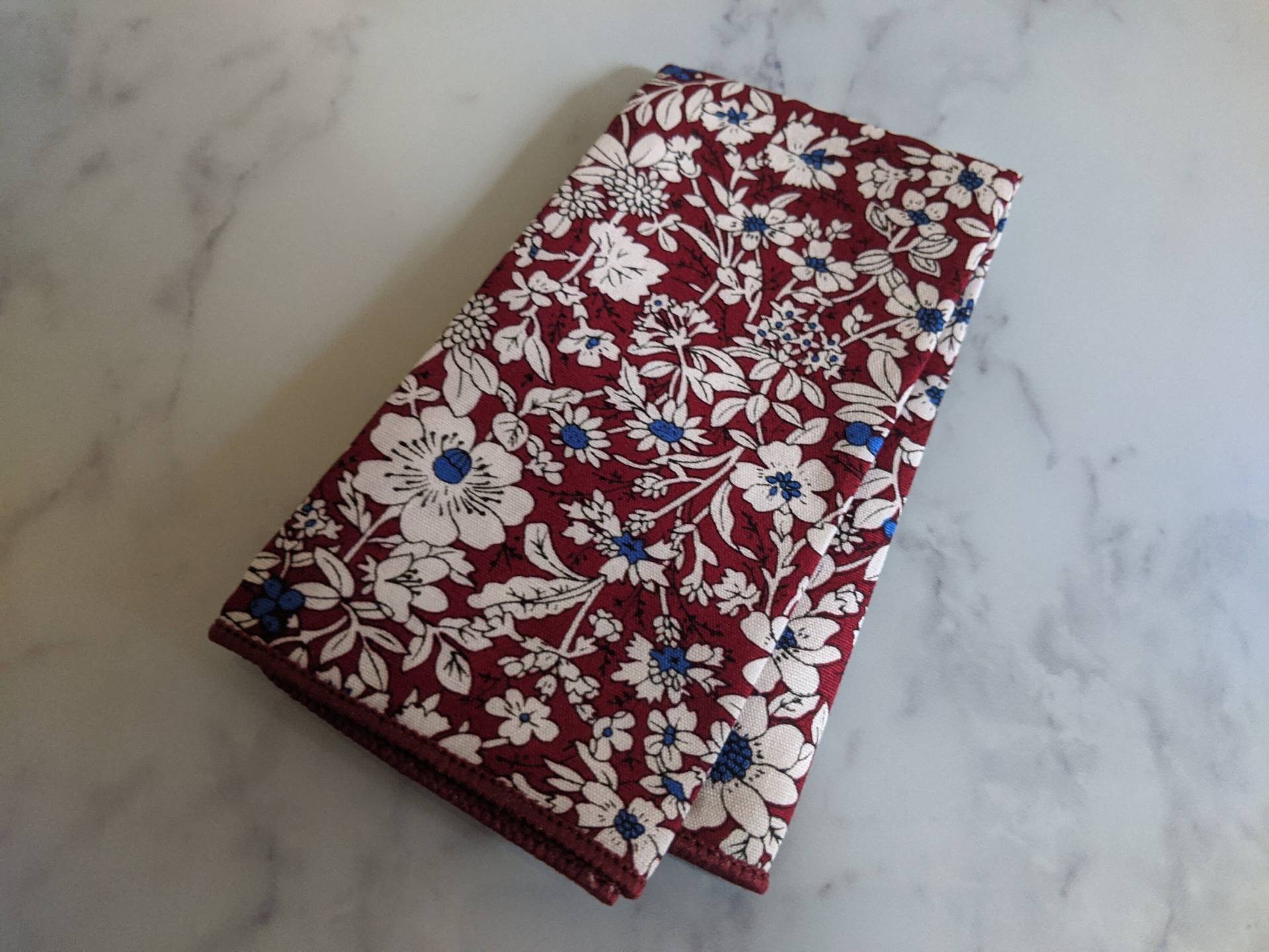 Burgund & Weiß Floral Pocket Square von LeBonHomme