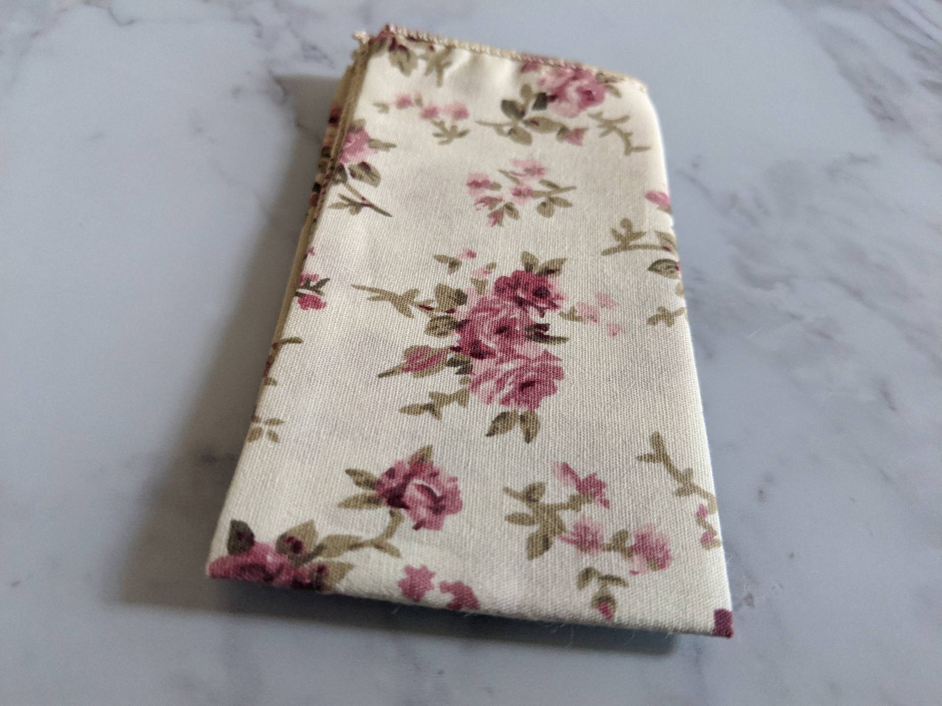 Creme Floral Pocket Square von LeBonHomme