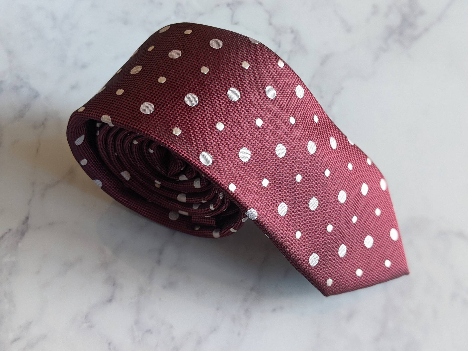 Herren Bordeaux Polka Dot Krawatte von LeBonHomme