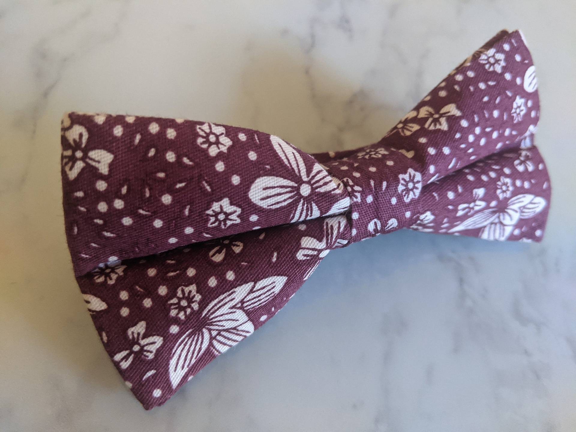 Mauve Floral Fliege von LeBonHomme