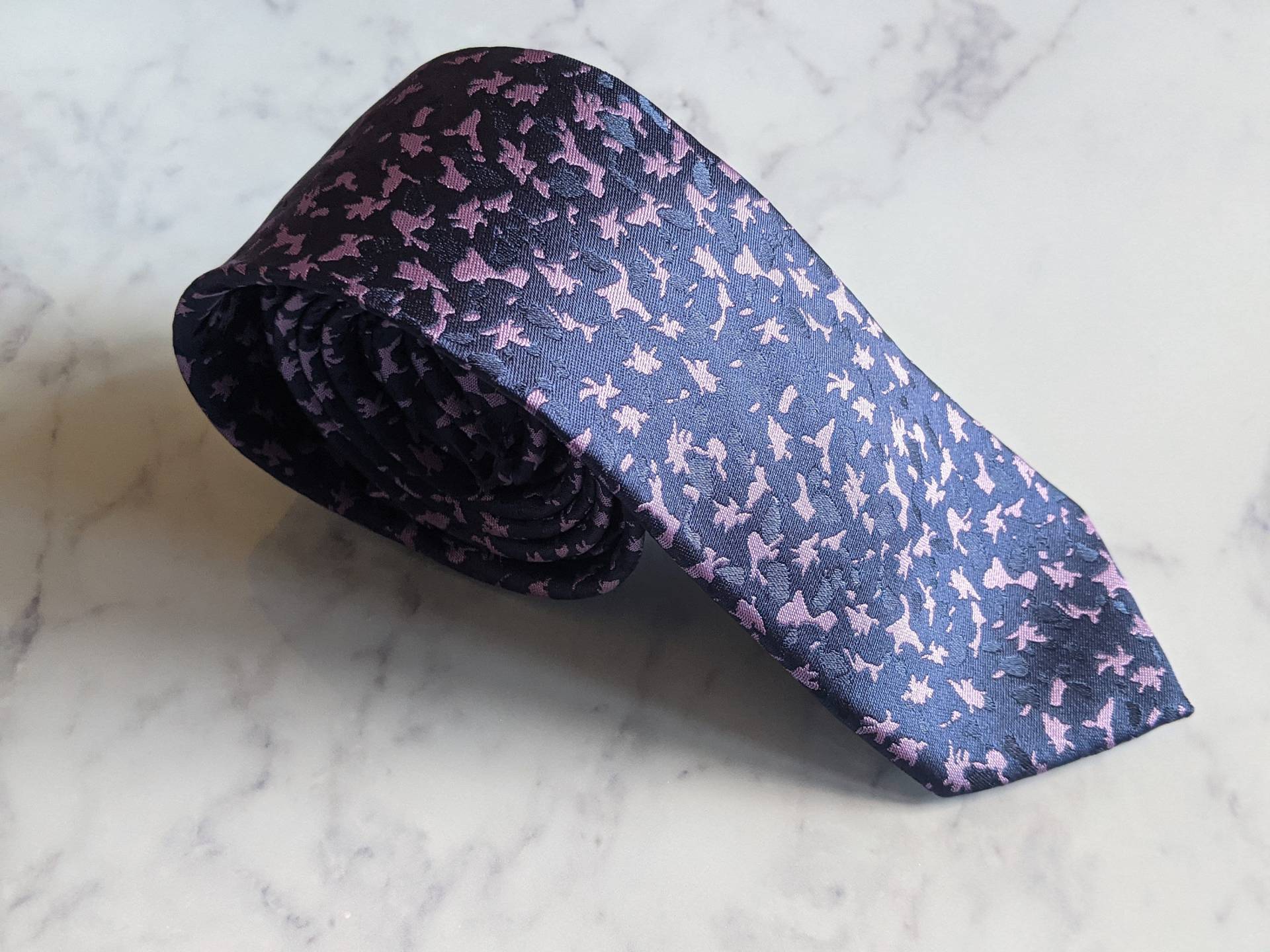 Moderne Lila Handgemachte Krawatte von LeBonHomme