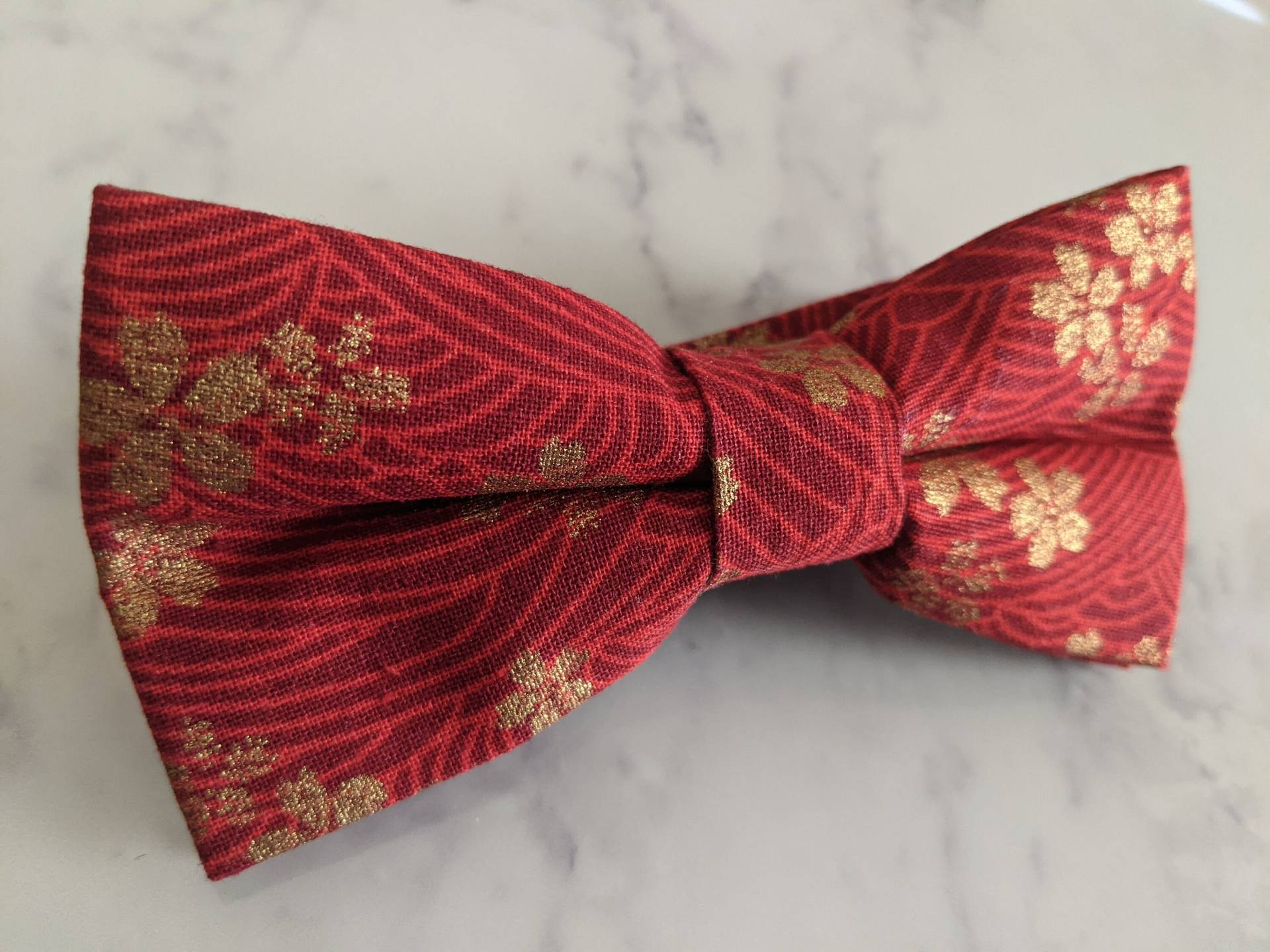 Rot Und Gold Floral Fliege von LeBonHomme