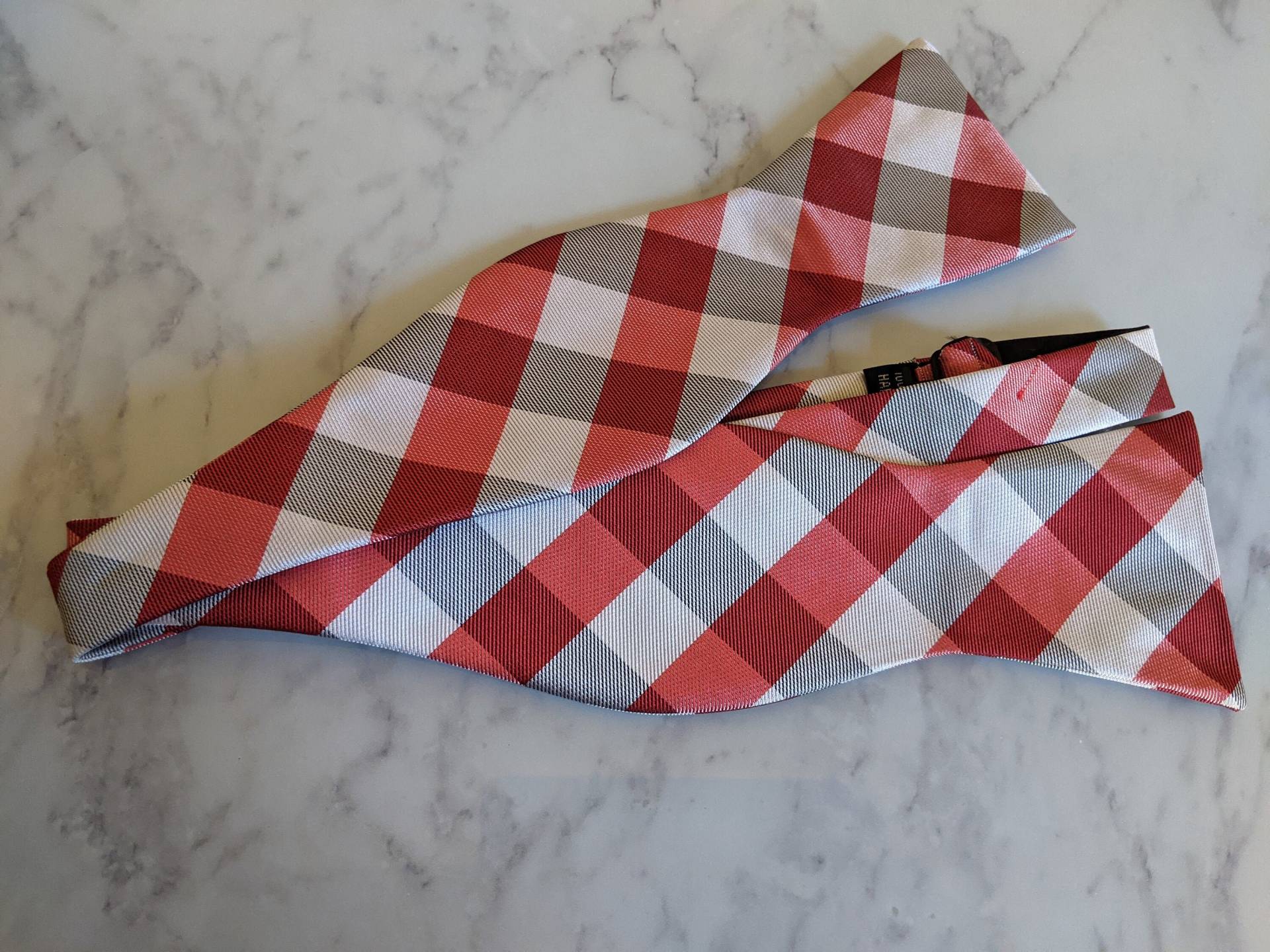 Rote Gingham Fliege | Selbst-Krawatte von LeBonHomme