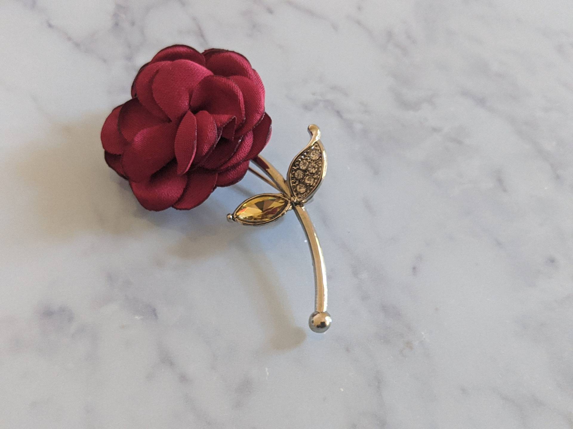 Rote Rose Blume Reversnadel von LeBonHomme