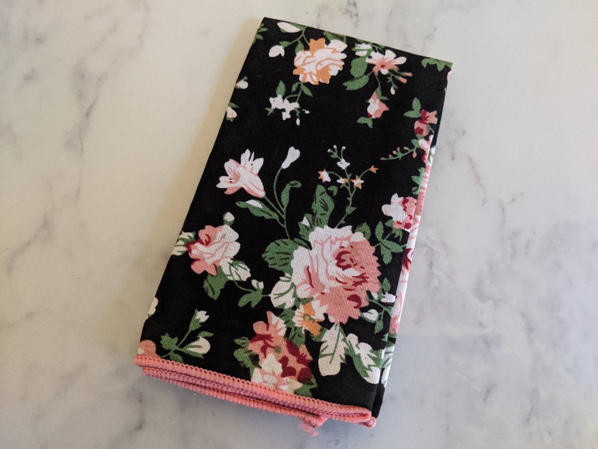 Schwarze Floral Pocket Square Mit Rosa Piping von LeBonHomme