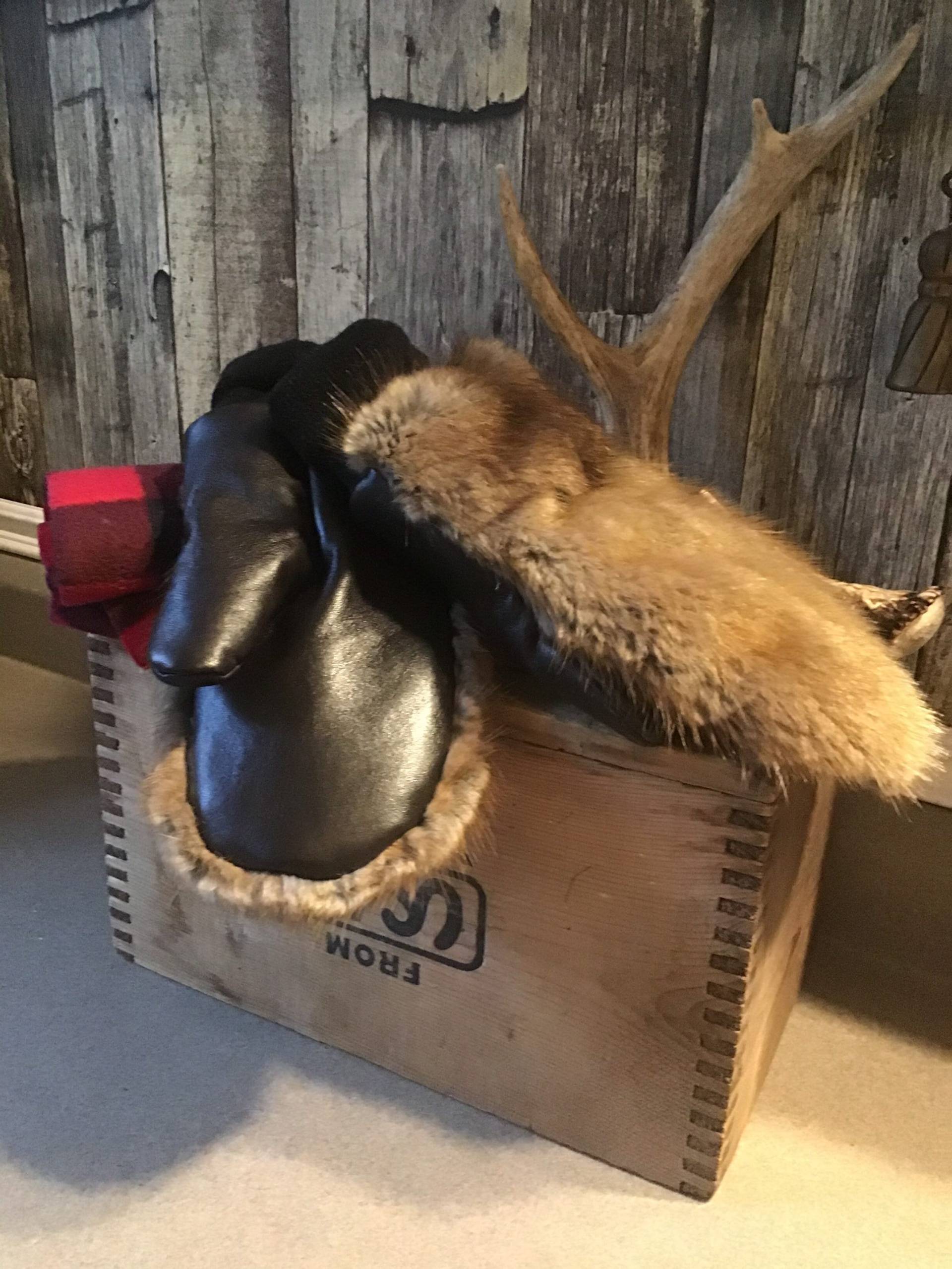 Fäustlinge Aus Pelz Und Leder Fäustlinge Aus Pelz Und Leder von LeBucheronUrbain