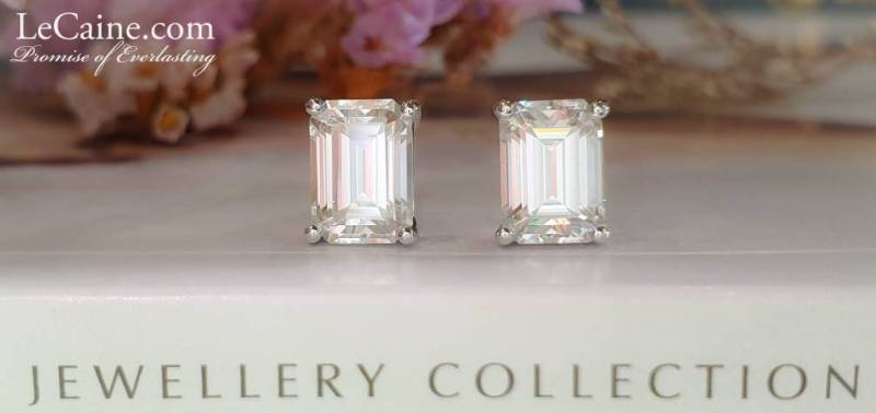 Moissanit Ohrstecker Im Smaragdschliff 18K Weißgold, 1 Karat von LeCaineGems