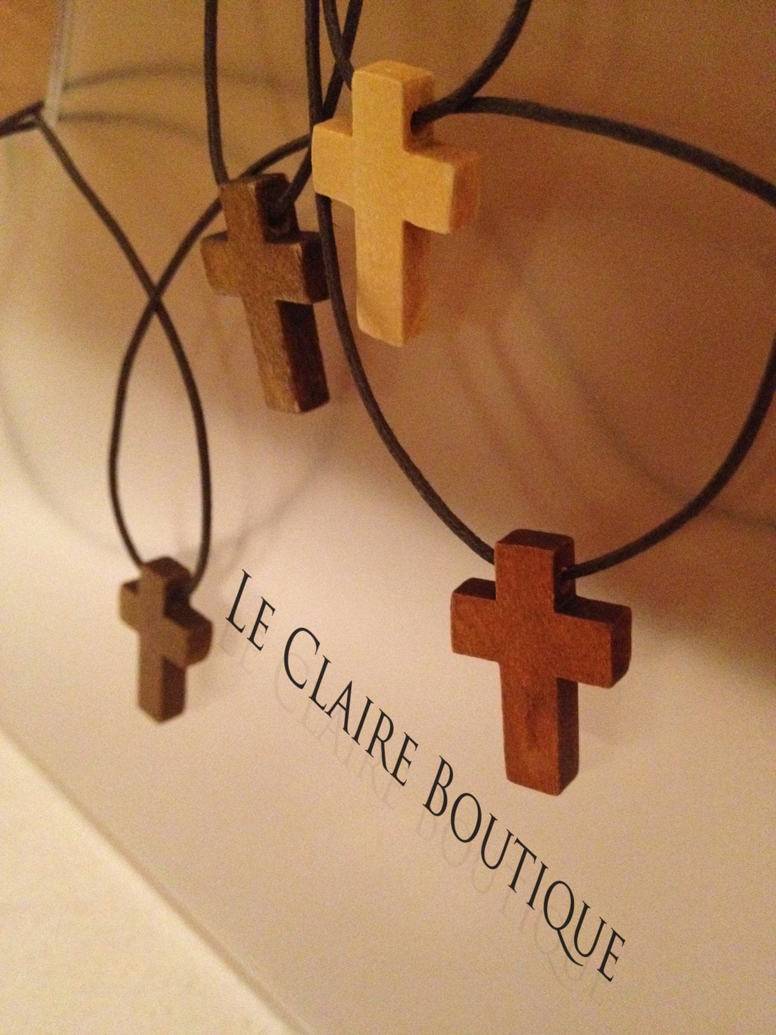 Schöne Naturholz Kreuz Anhänger Halsketten Schöne Naturholz Kreuz Anhänger Halsketten von LeClaireBoutique