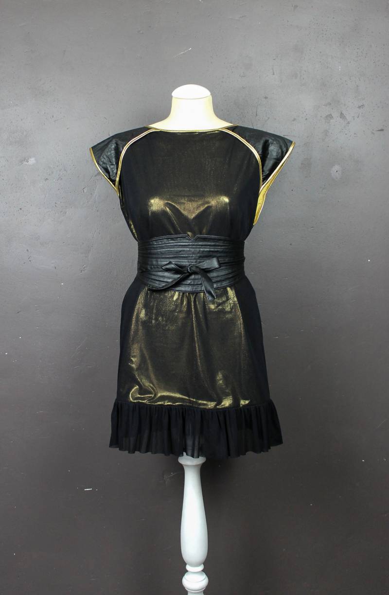 Abendkleid Kleid Kurze Beschichtete Jersey Golden Glänzende Schwarze Schulter Fischnetz Reptil Raglans Schwarzen Fliegenden Goldenen von LeDedArpine