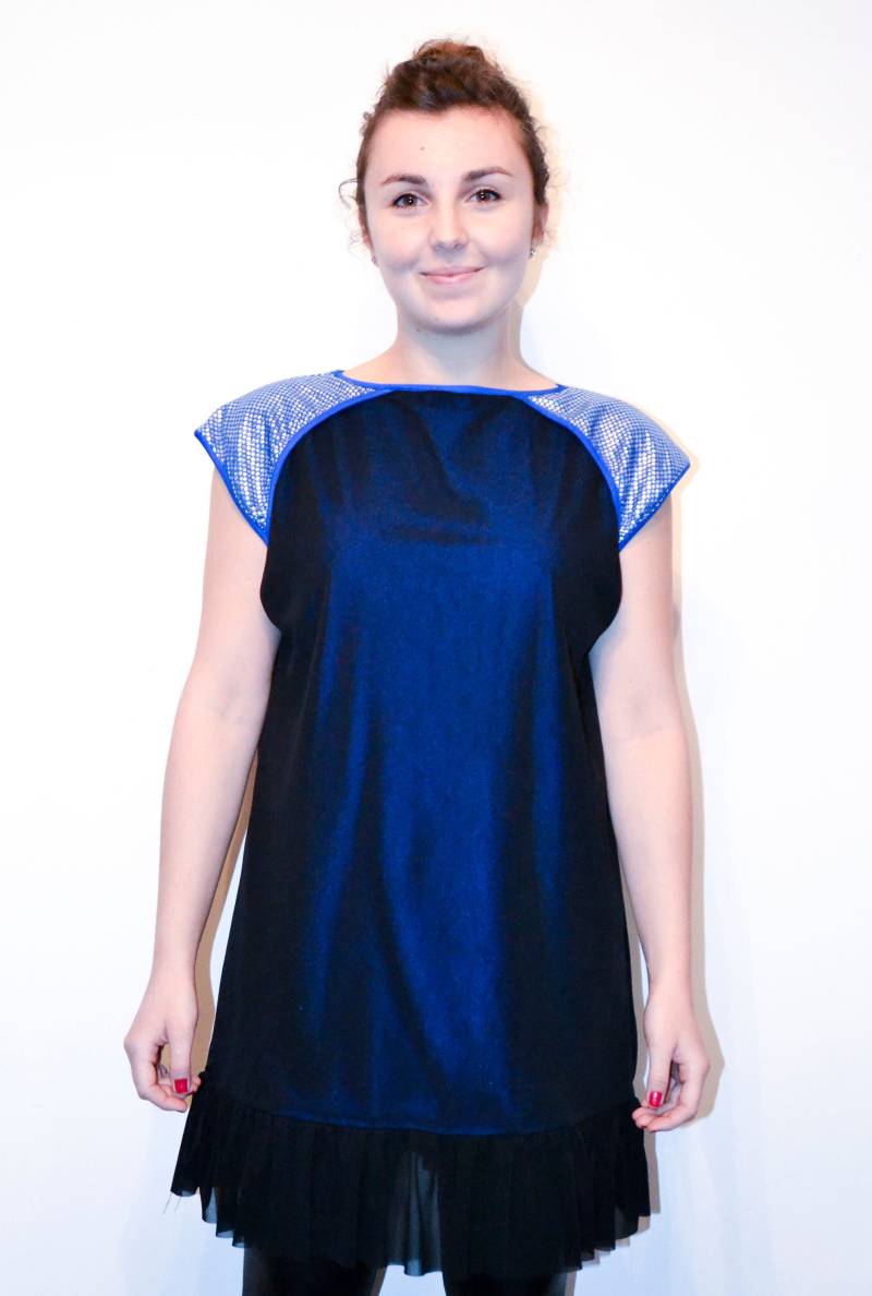 Abendkleid Schwarz Jersey Netz Königsblau Lycra Schultern Raglans Sterne Funkeln Reflexionen Rainbow Boot Kragen Shirring Fischnetz Tm von LeDedArpine