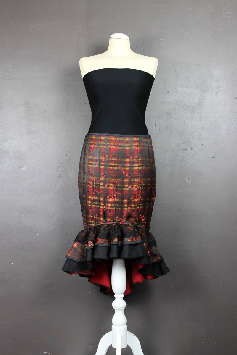 Halblangem Ärmel Rock Dreifach Etagenbett Rüschen Plaid Jacquard Bestickte Zweige Der Kirsche Rot Spitze Kleine Blumen Schwarz Tm von LeDedArpine