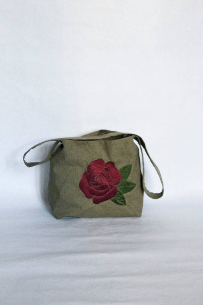 Handtasche Bei Hanse Canvas Baumwolle Grün Khaki Bestickt Rosa Himbeer Zerkleinerte Blätter Futter Kleines Modell von LeDedArpine